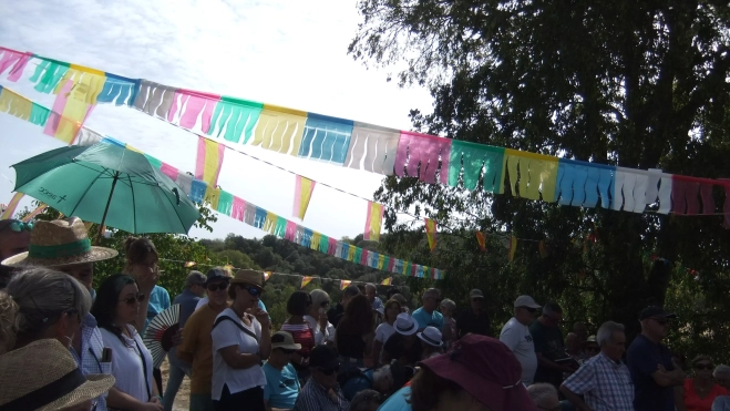 Durante la misa en la era