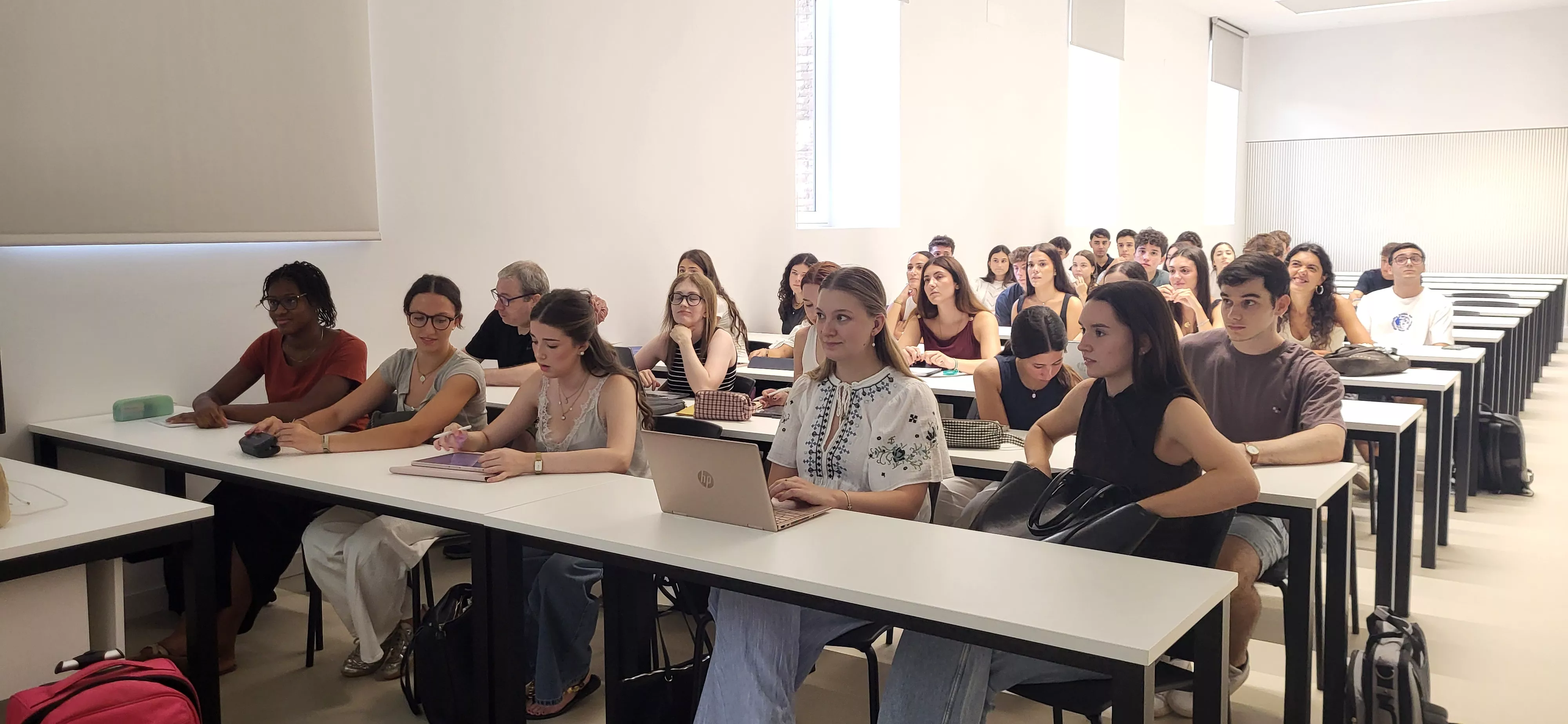 Inicio del curso en el nuevo edificio de Medicina del Campus de Huesca. Foto Mercedes Manterola