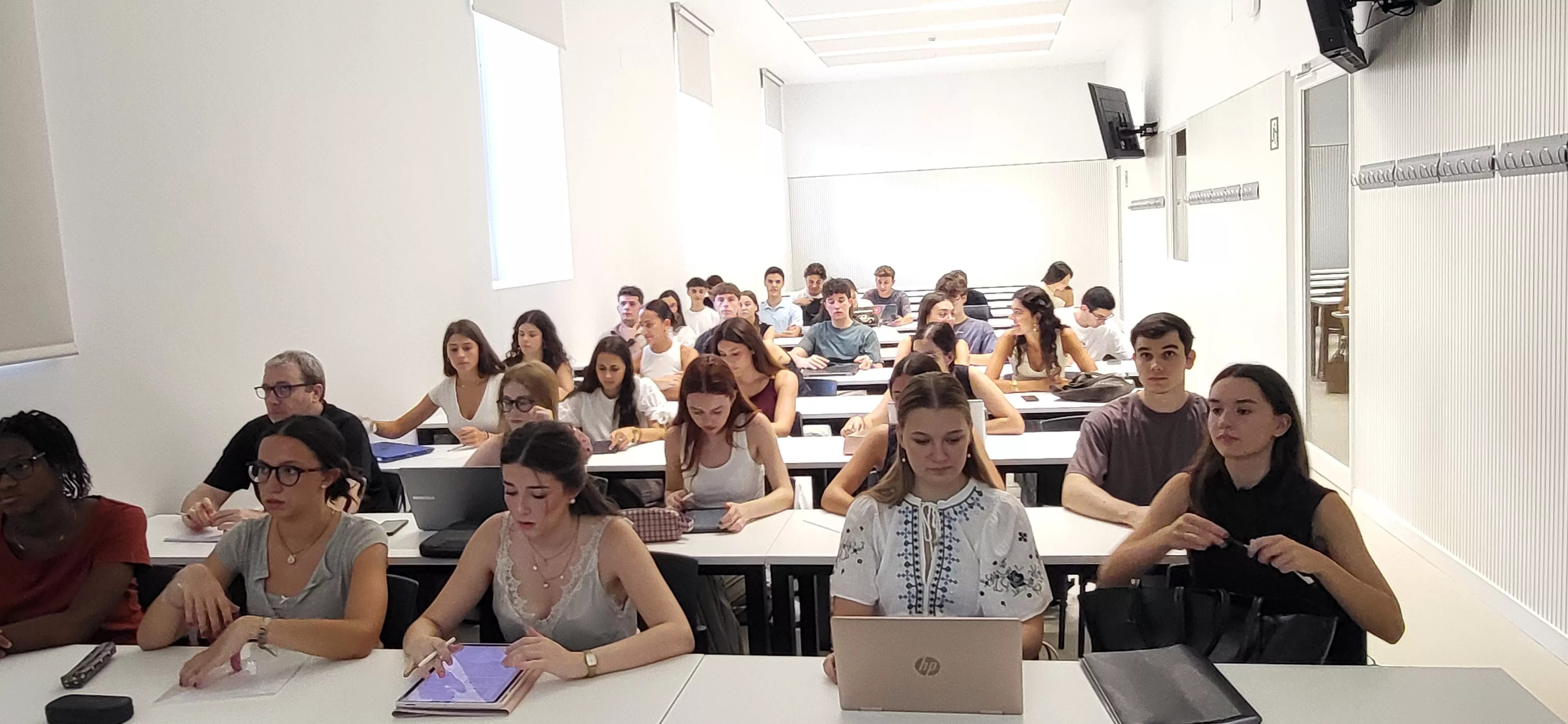 Inicio del curso en el nuevo edificio de Medicina del Campus de Huesca. Foto Mercedes Manterola