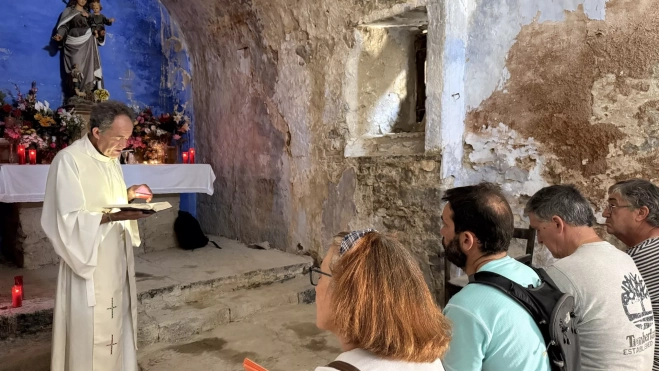 Misa en la ermita de la Virgen de la Sierra.