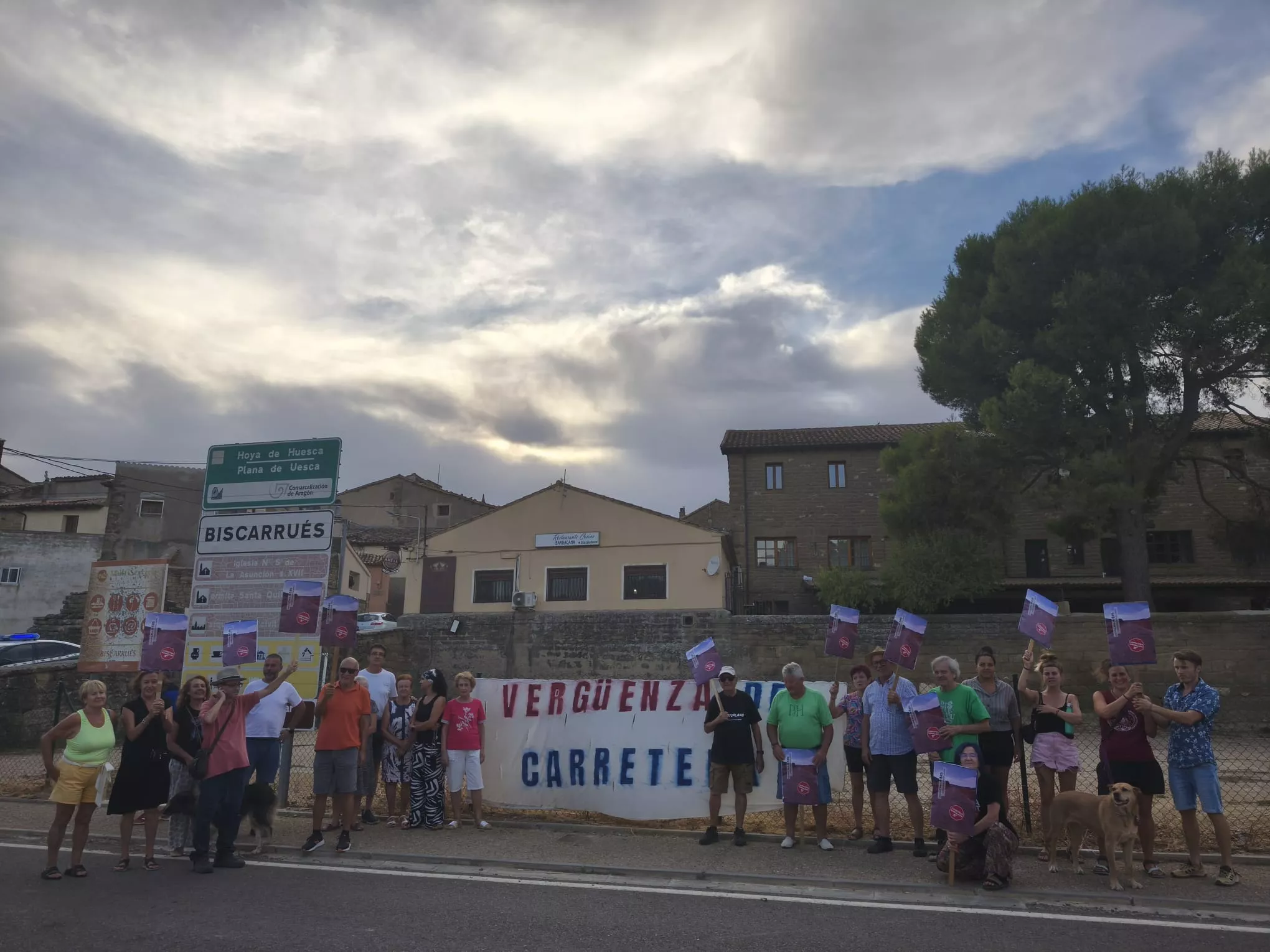 Movilización en Biscarrués por el estado de la carretera A-125 entre Ayerbe y Ardisa, dentro del Martes Negro Provincial.