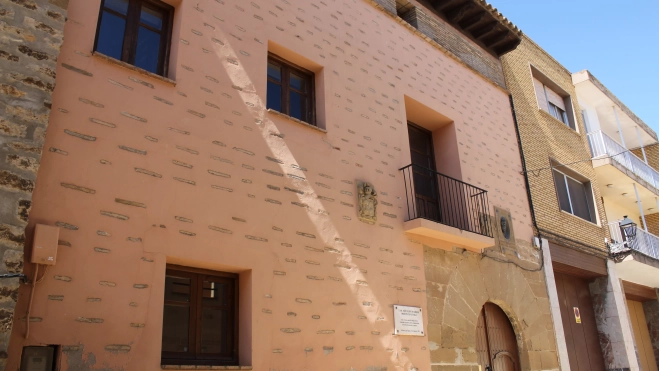 Fachada de la casa Miguel Servet en Villanueva de Sijena. Fachada de la casa Miguel Servet en Villanueva de Sijena.
