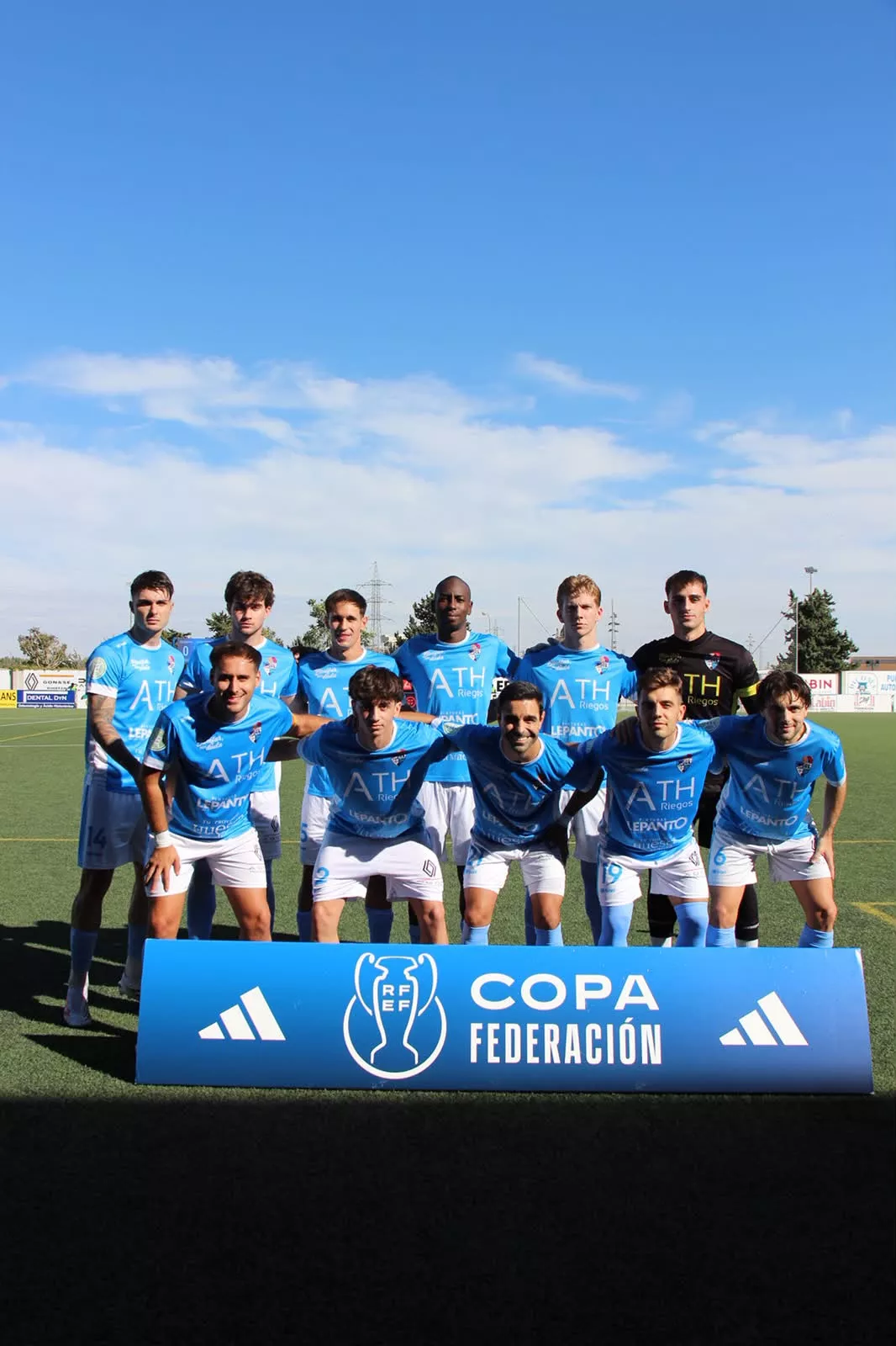 Formación inicial del Binéfar ante el Porreres.