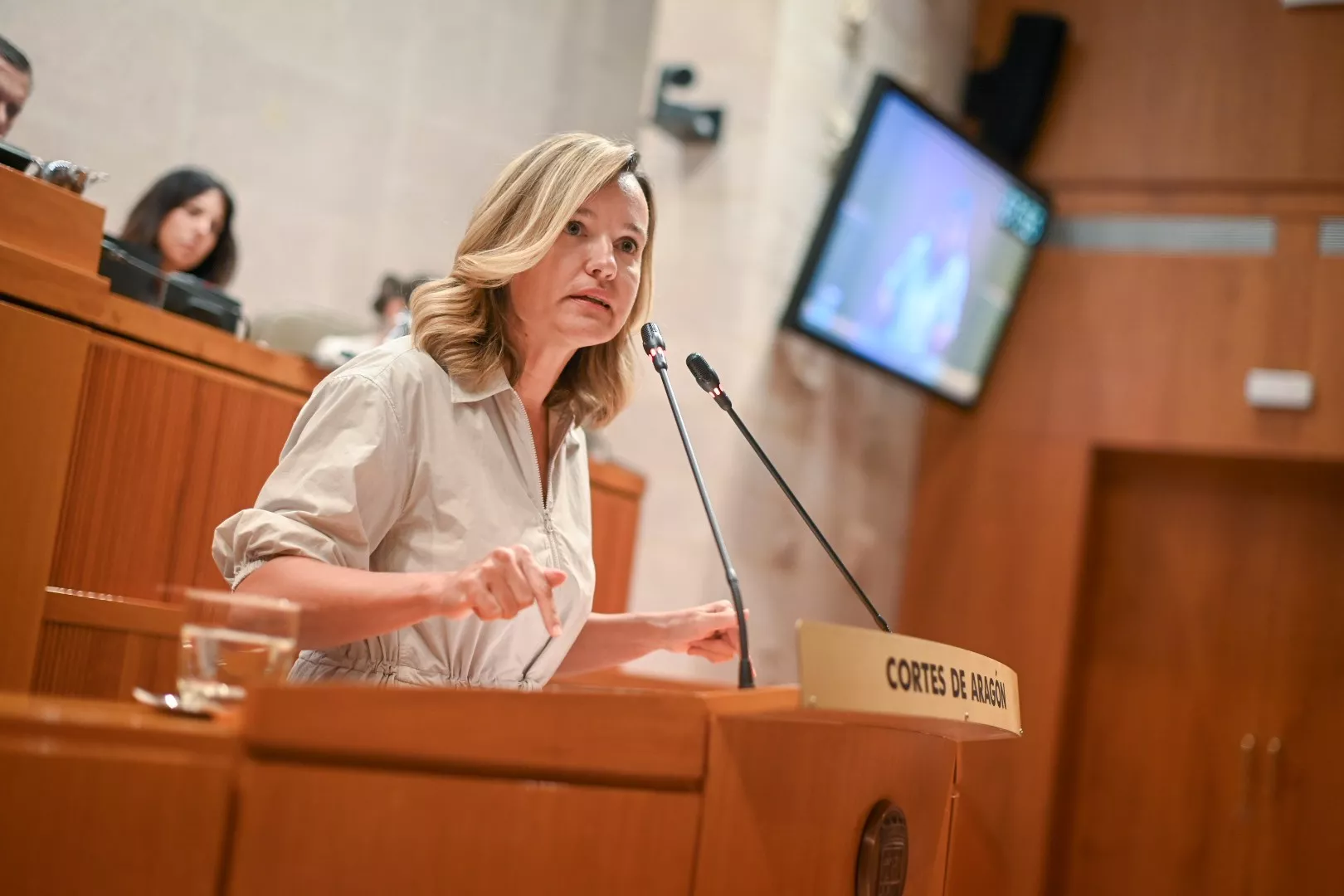 Pilar Alegría, en el pleno de las Cortes de Aragón