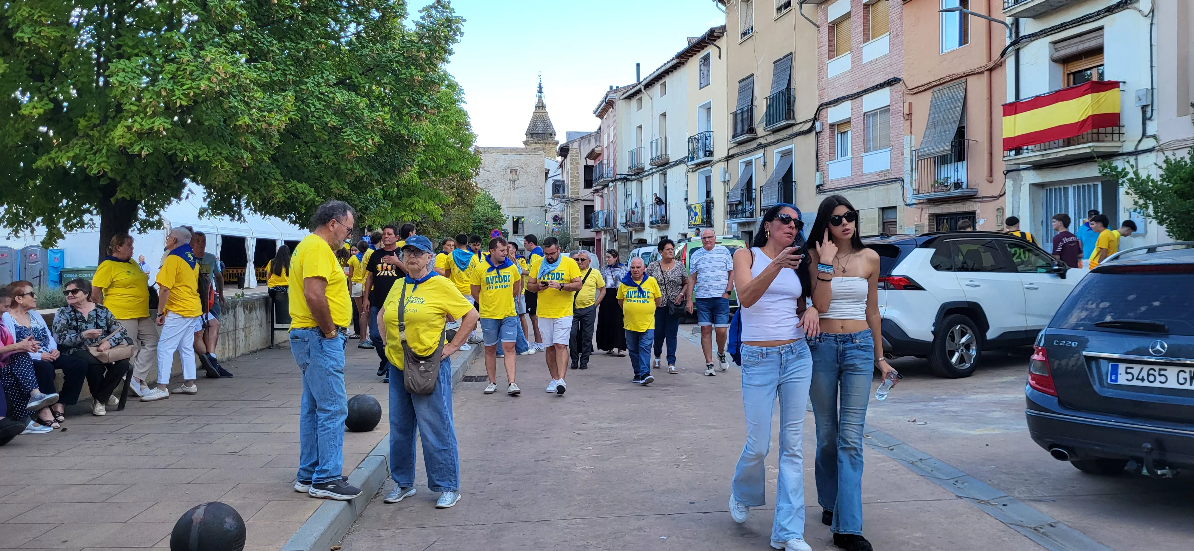 Foto amarilla y tardeo en el Lazkorra en las fiestas de Ayerbe. Foto Mercedes Manterola