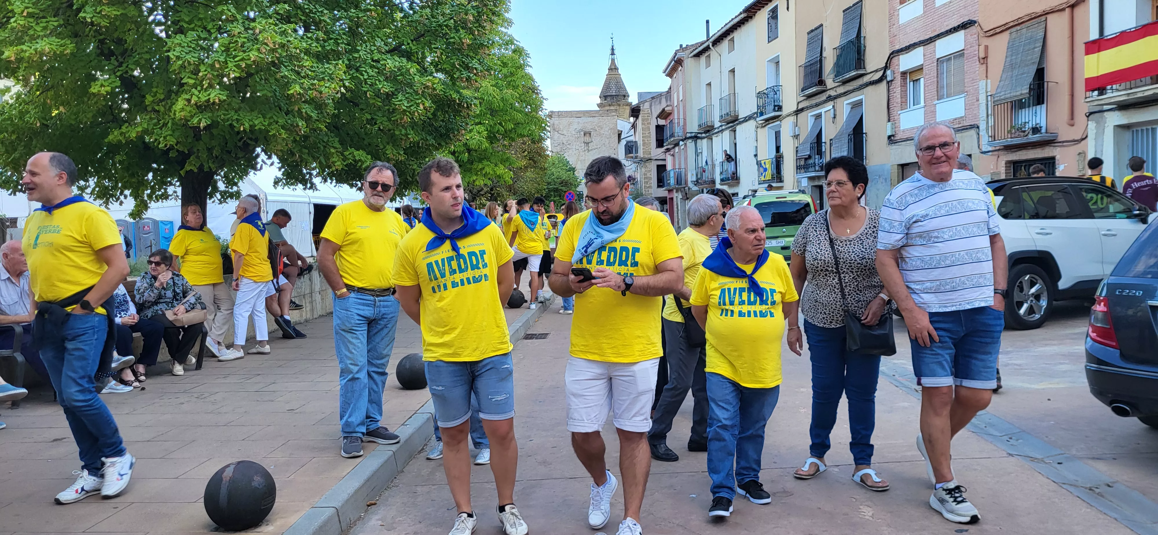 Foto amarilla y tardeo en el Lazkorra en las fiestas de Ayerbe. Foto Mercedes Manterola