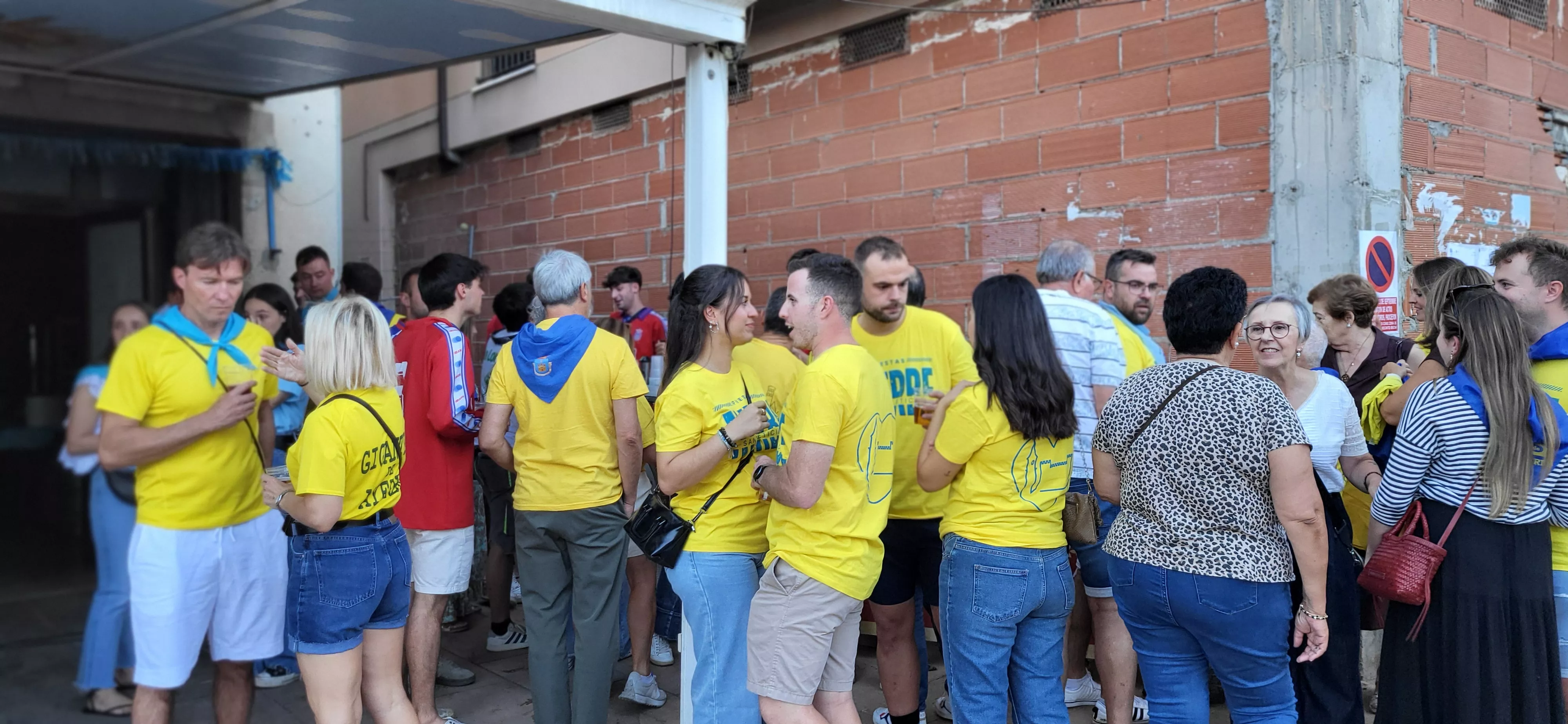 Foto amarilla y tardeo en el Lazkorra en las fiestas de Ayerbe. Foto Mercedes Manterola