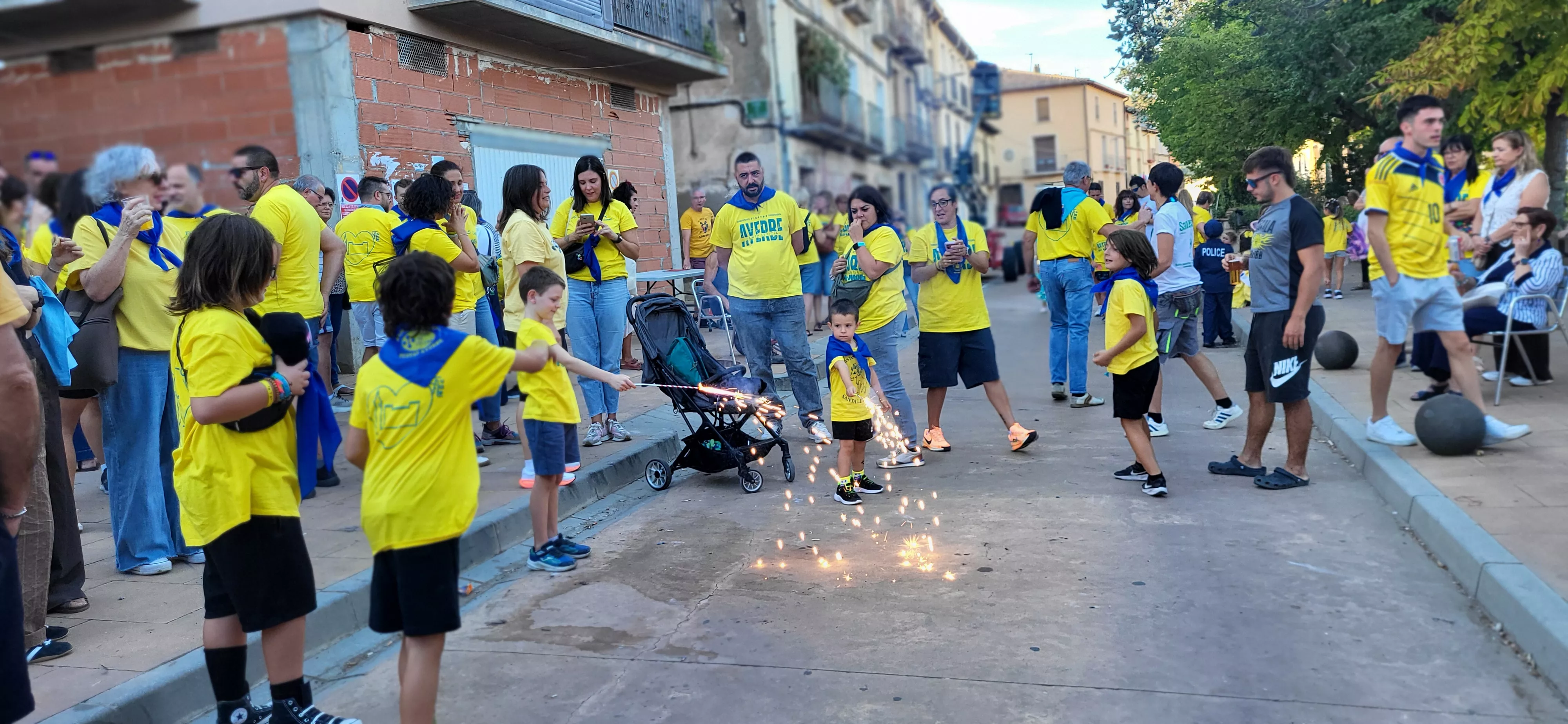 Foto amarilla y tardeo en el Lazkorra en las fiestas de Ayerbe. Foto Mercedes Manterola