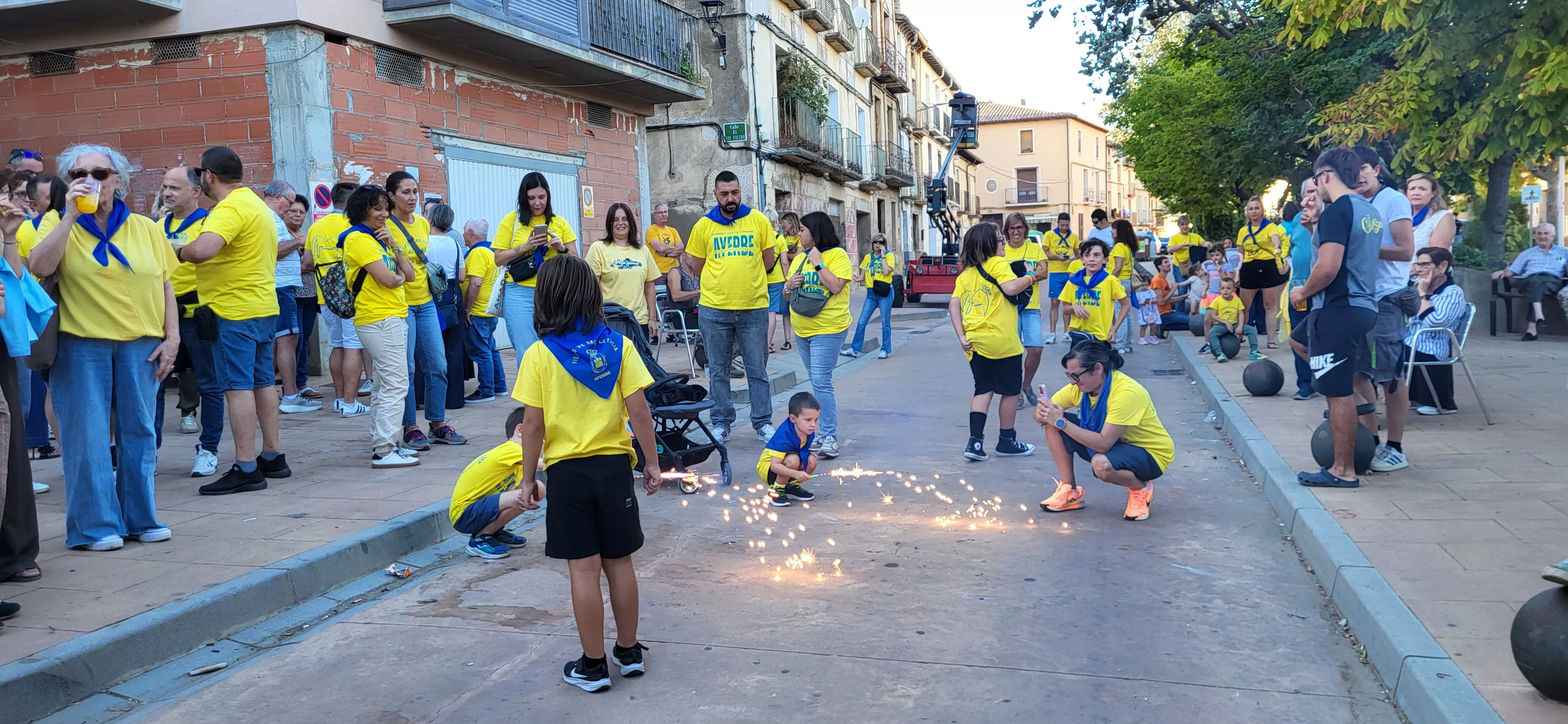 Foto amarilla y tardeo en el Lazkorra en las fiestas de Ayerbe. Foto Mercedes Manterola