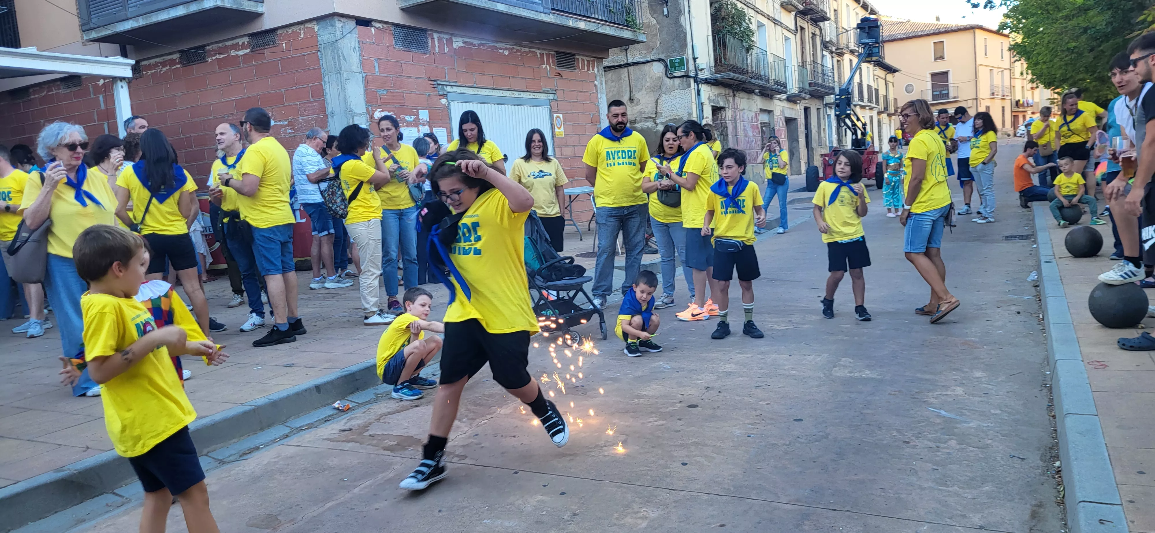 Foto amarilla y tardeo en el Lazkorra en las fiestas de Ayerbe. Foto Mercedes Manterola