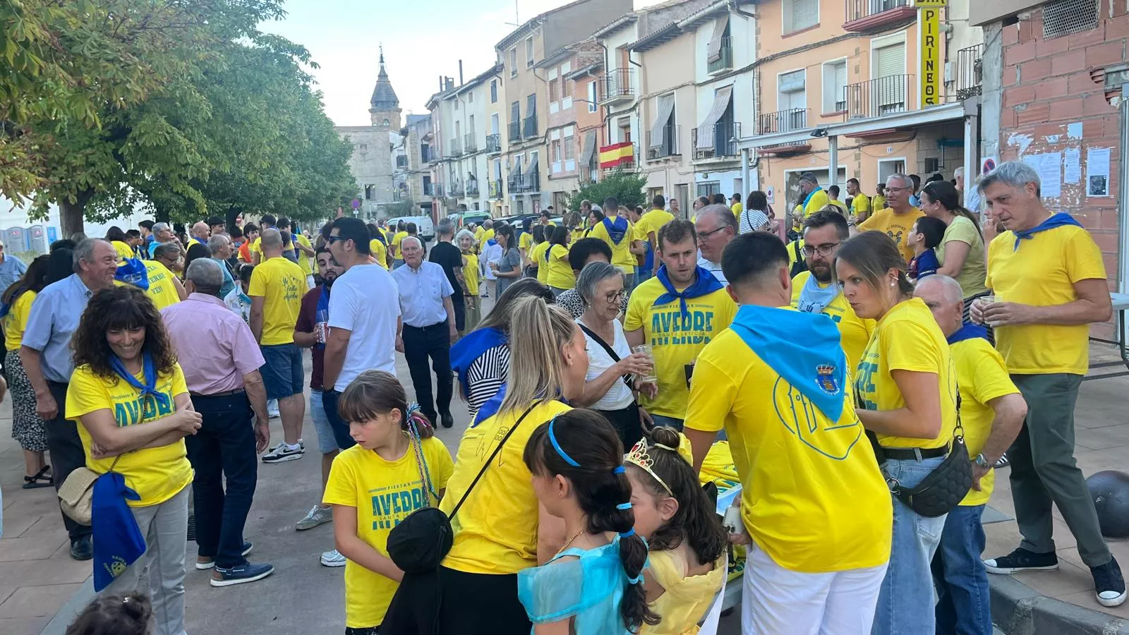 Foto amarilla y tardeo en el Lazkorra en las fiestas de Ayerbe. Foto Mercedes Manterola