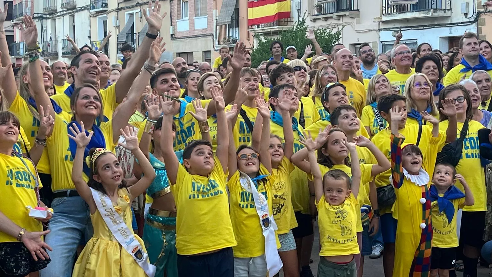 Foto amarilla y tardeo en el Lazkorra en las fiestas de Ayerbe. Foto Mercedes Manterola