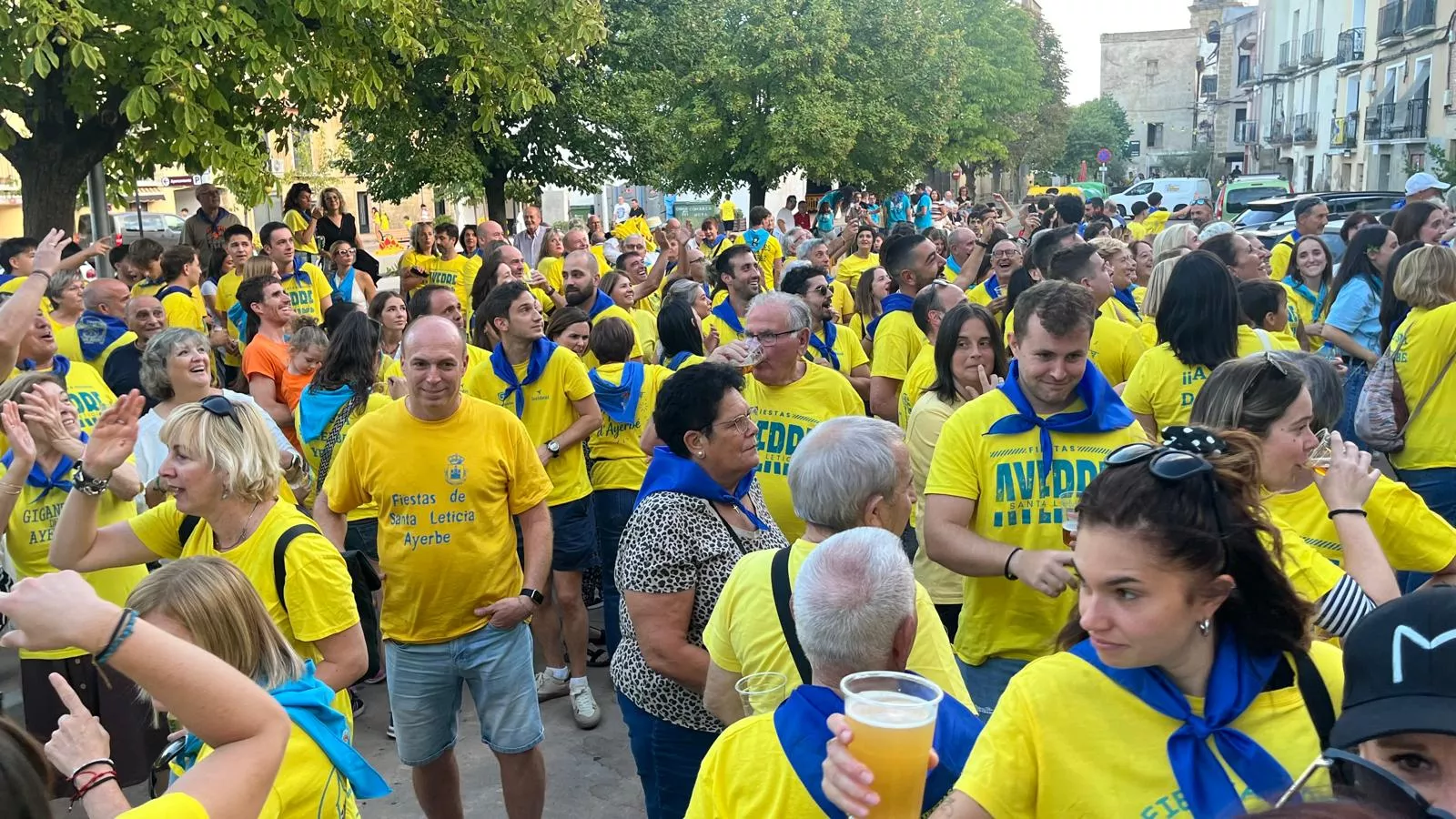 Foto amarilla y tardeo en el Lazkorra en las fiestas de Ayerbe. Foto Mercedes Manterola