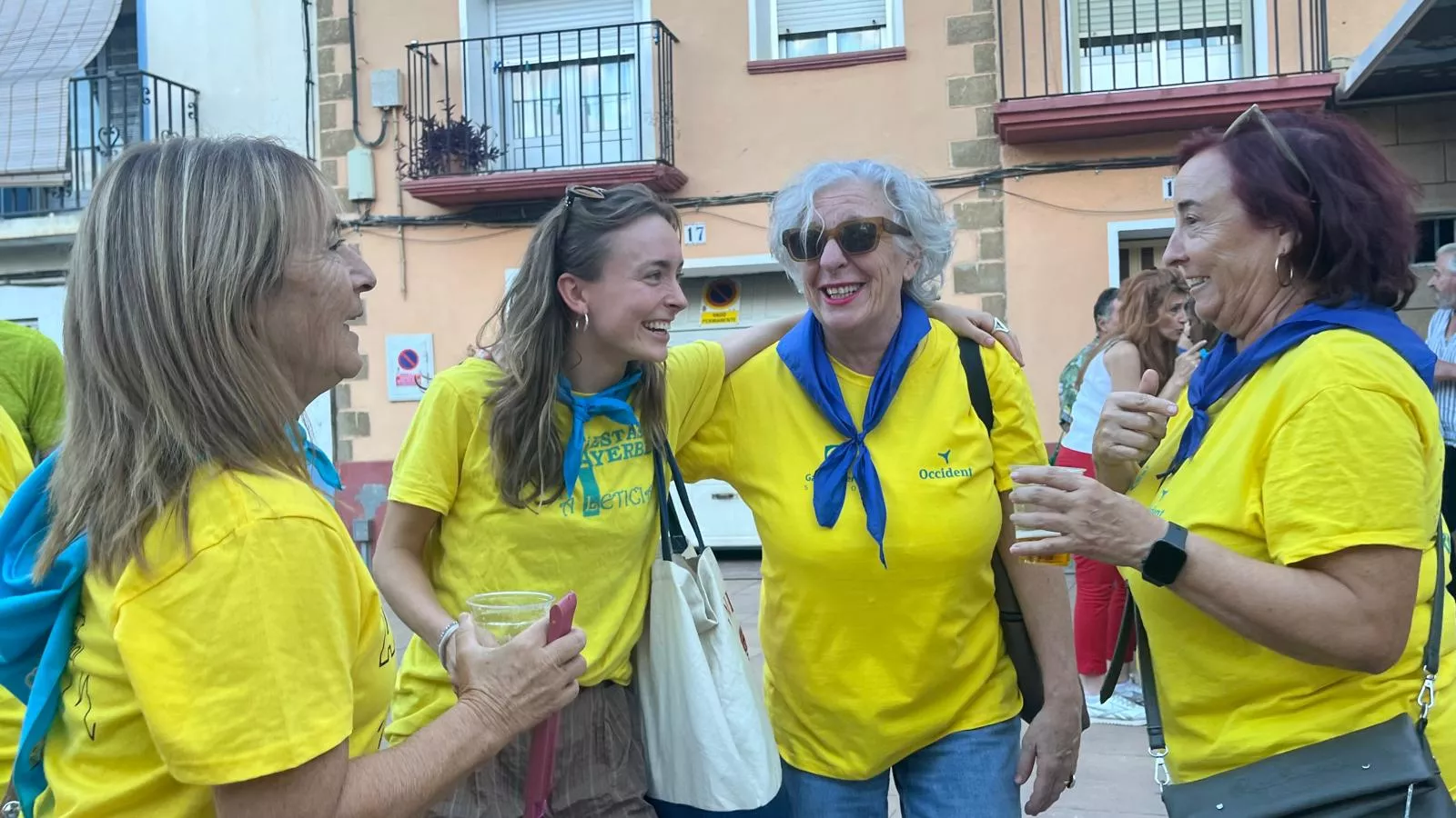 Foto amarilla y tardeo en el Lazkorra en las fiestas de Ayerbe. Foto Mercedes Manterola