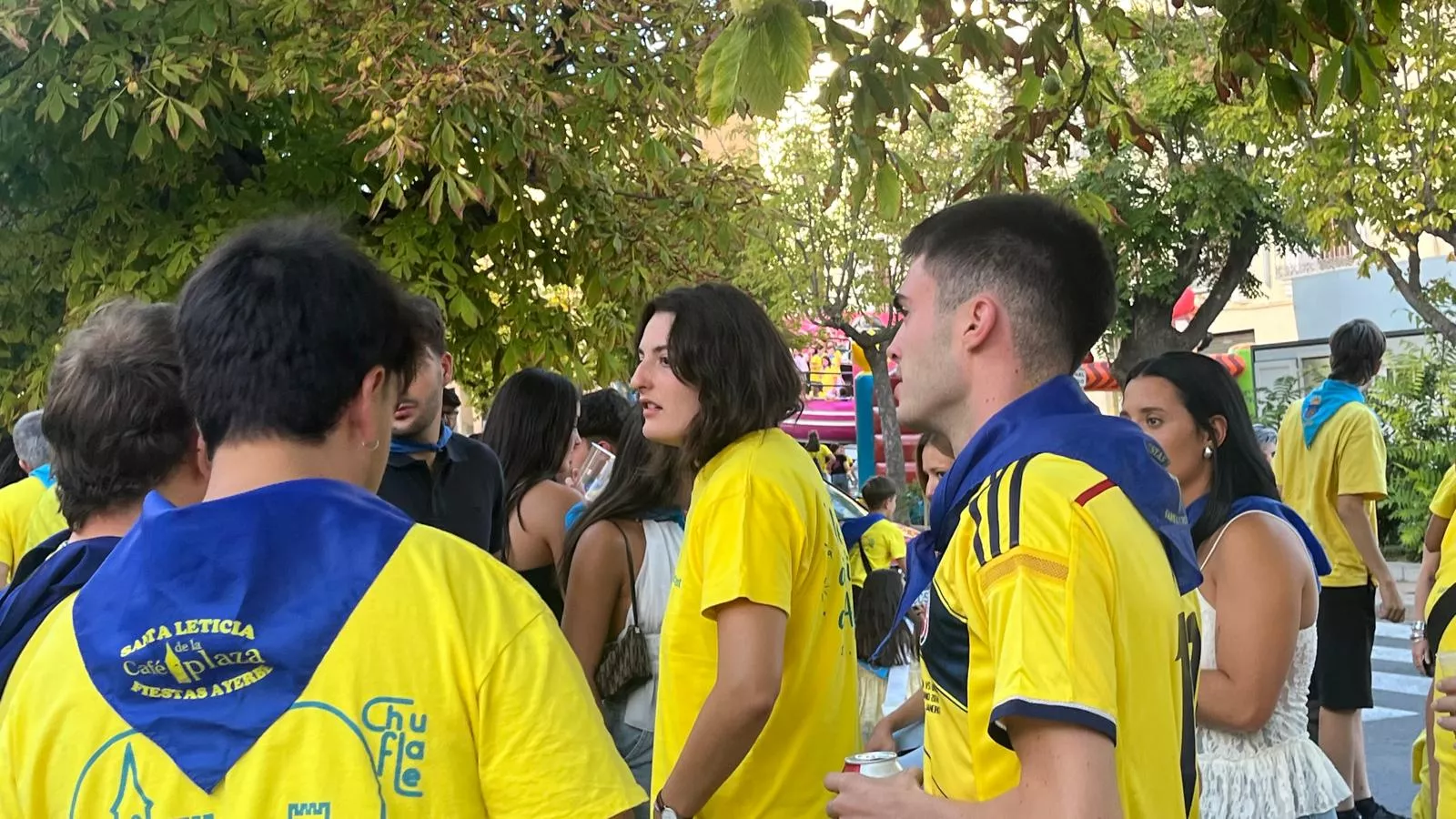 Foto amarilla y tardeo en el Lazkorra en las fiestas de Ayerbe. Foto Mercedes Manterola