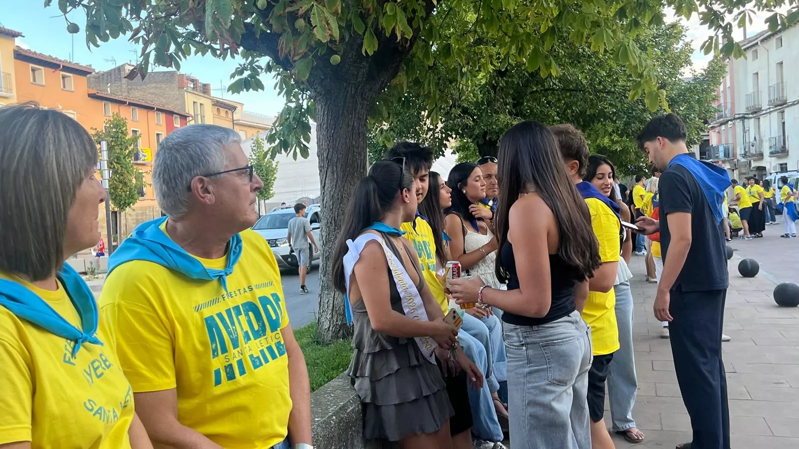 Foto amarilla y tardeo en el Lazkorra en las fiestas de Ayerbe. Foto Mercedes Manterola