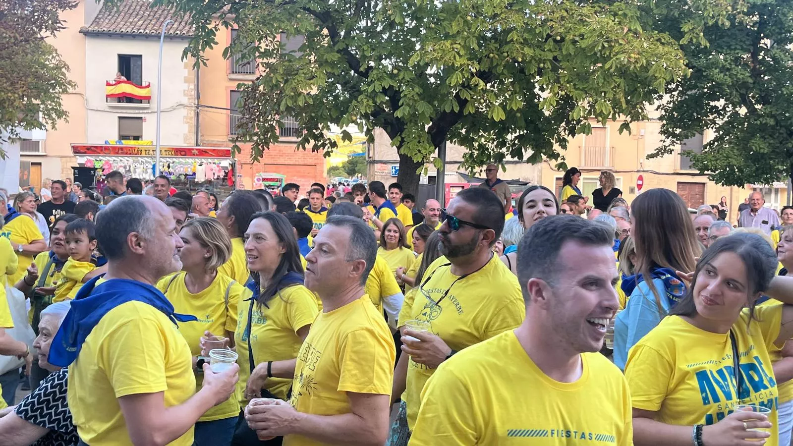 Foto amarilla y tardeo en el Lazkorra en las fiestas de Ayerbe. Foto Mercedes Manterola