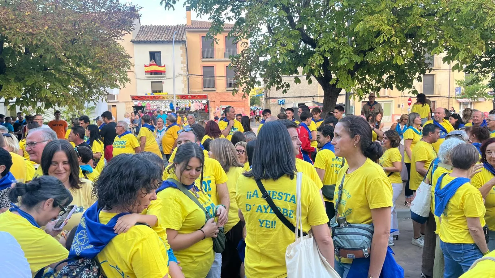 Foto amarilla y tardeo en el Lazkorra en las fiestas de Ayerbe. Foto Mercedes Manterola