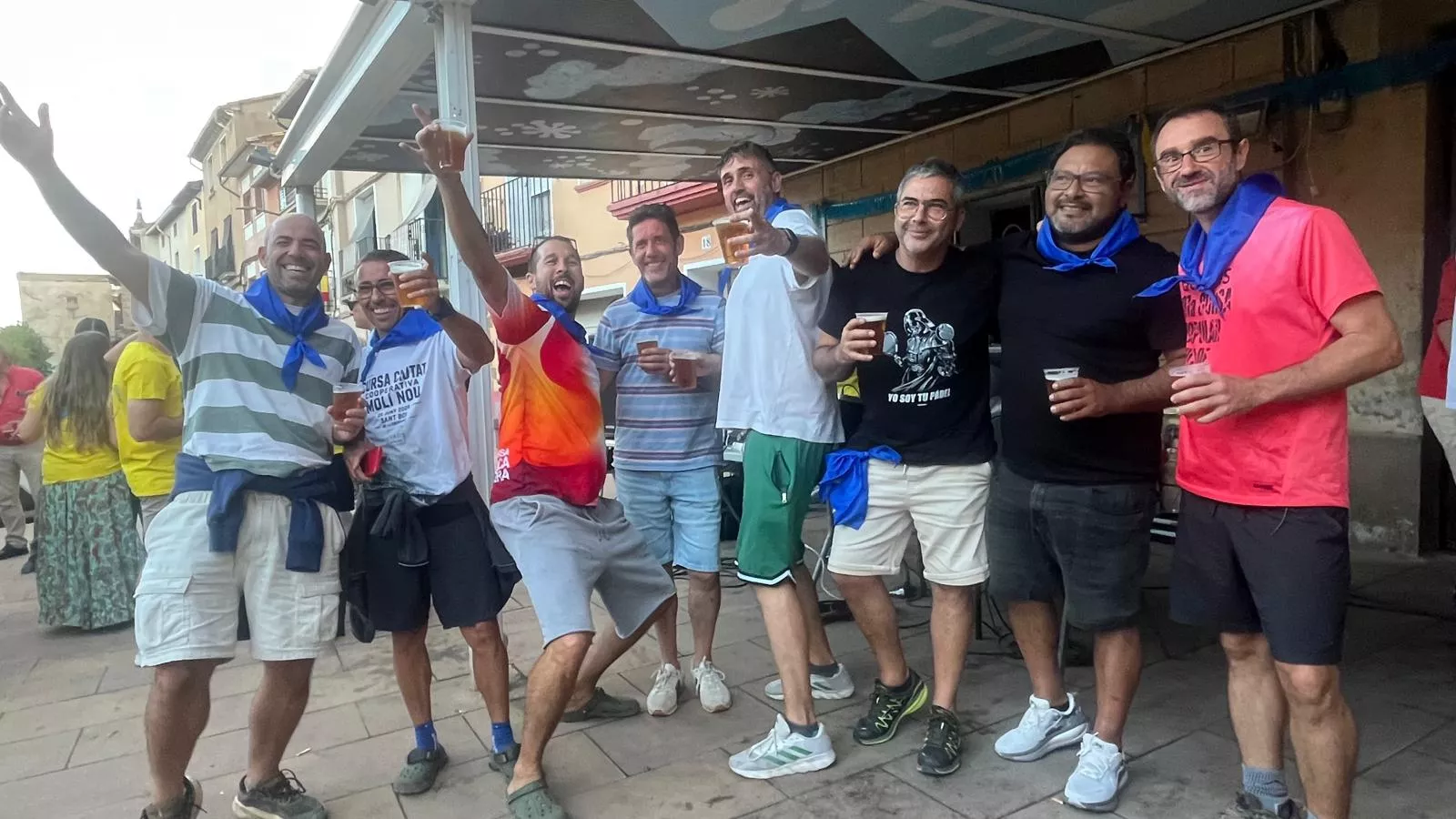 Foto amarilla y tardeo en el Lazkorra en las fiestas de Ayerbe. Foto Mercedes Manterola