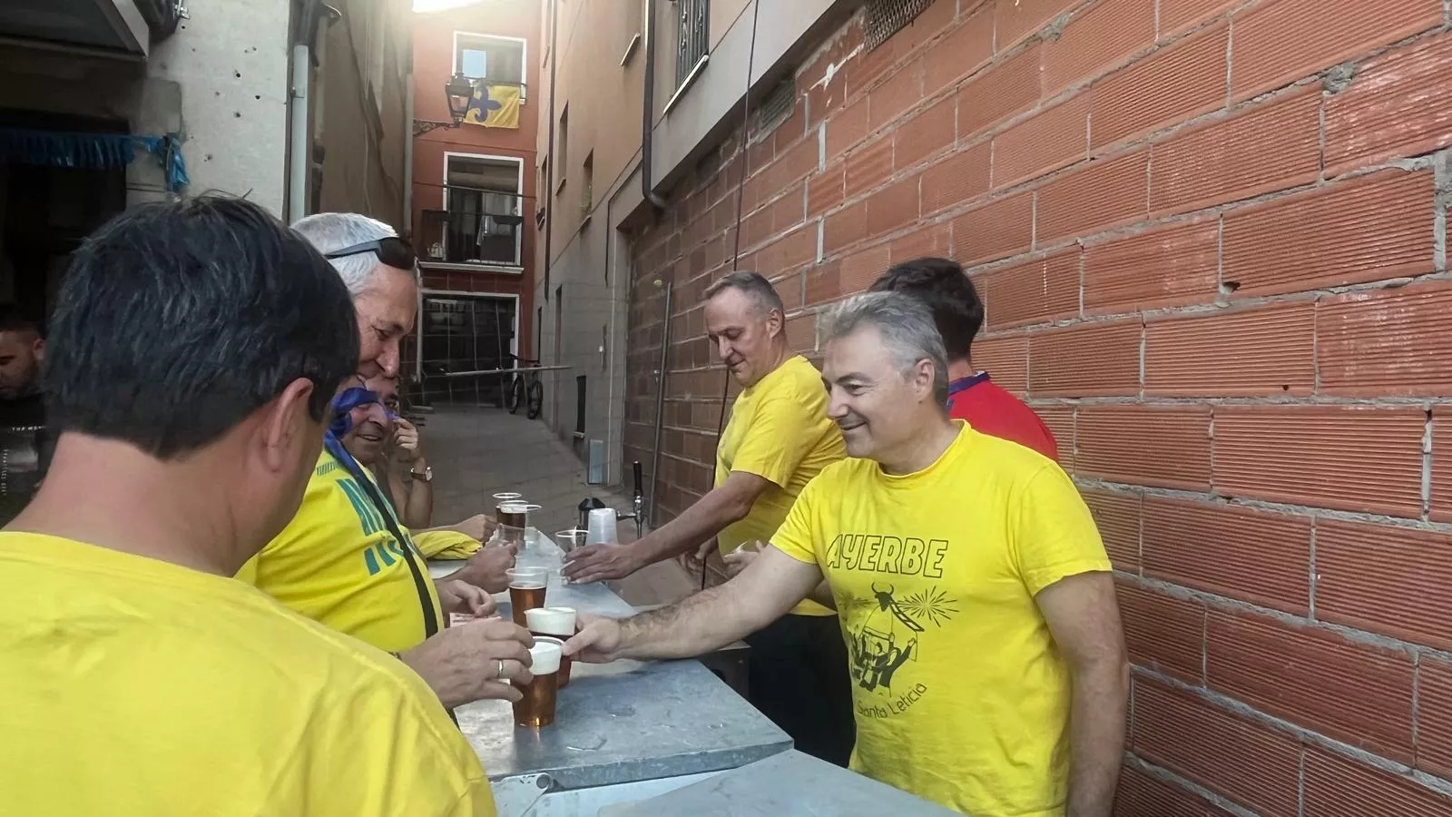 Foto amarilla y tardeo en el Lazkorra en las fiestas de Ayerbe. Foto Mercedes Manterola