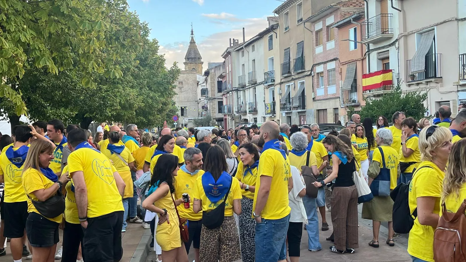Foto amarilla y tardeo en el Lazkorra en las fiestas de Ayerbe. Foto Mercedes Manterola