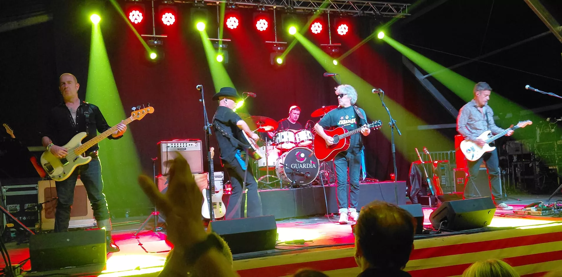 La Guardia en concierto en las fiestas de Ayerbe. 