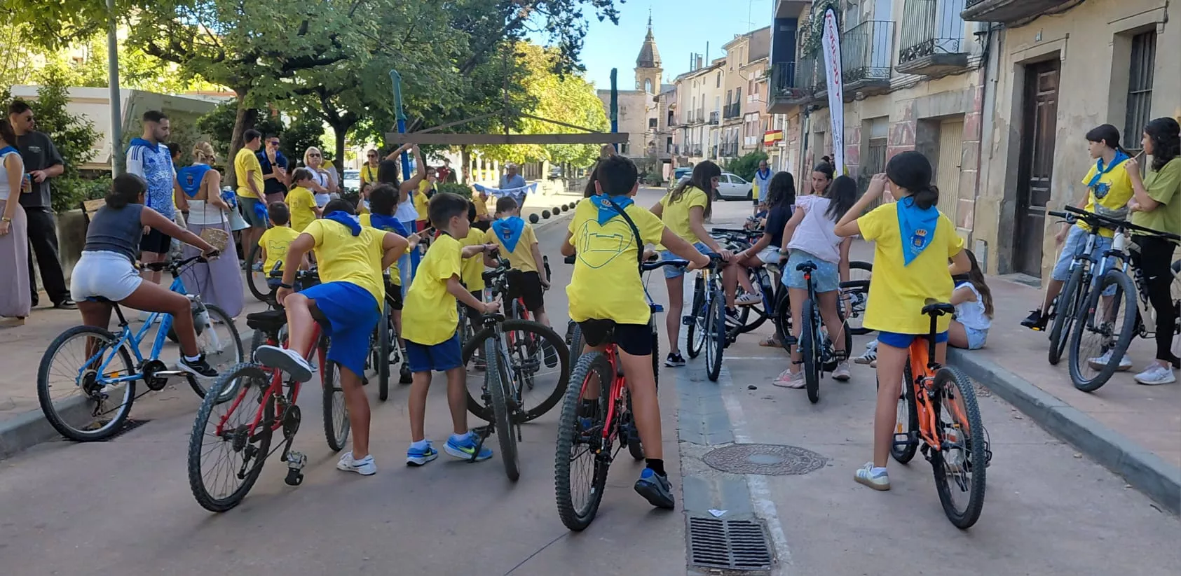 Carrera de cintas en las fiestas de Ayerbe.