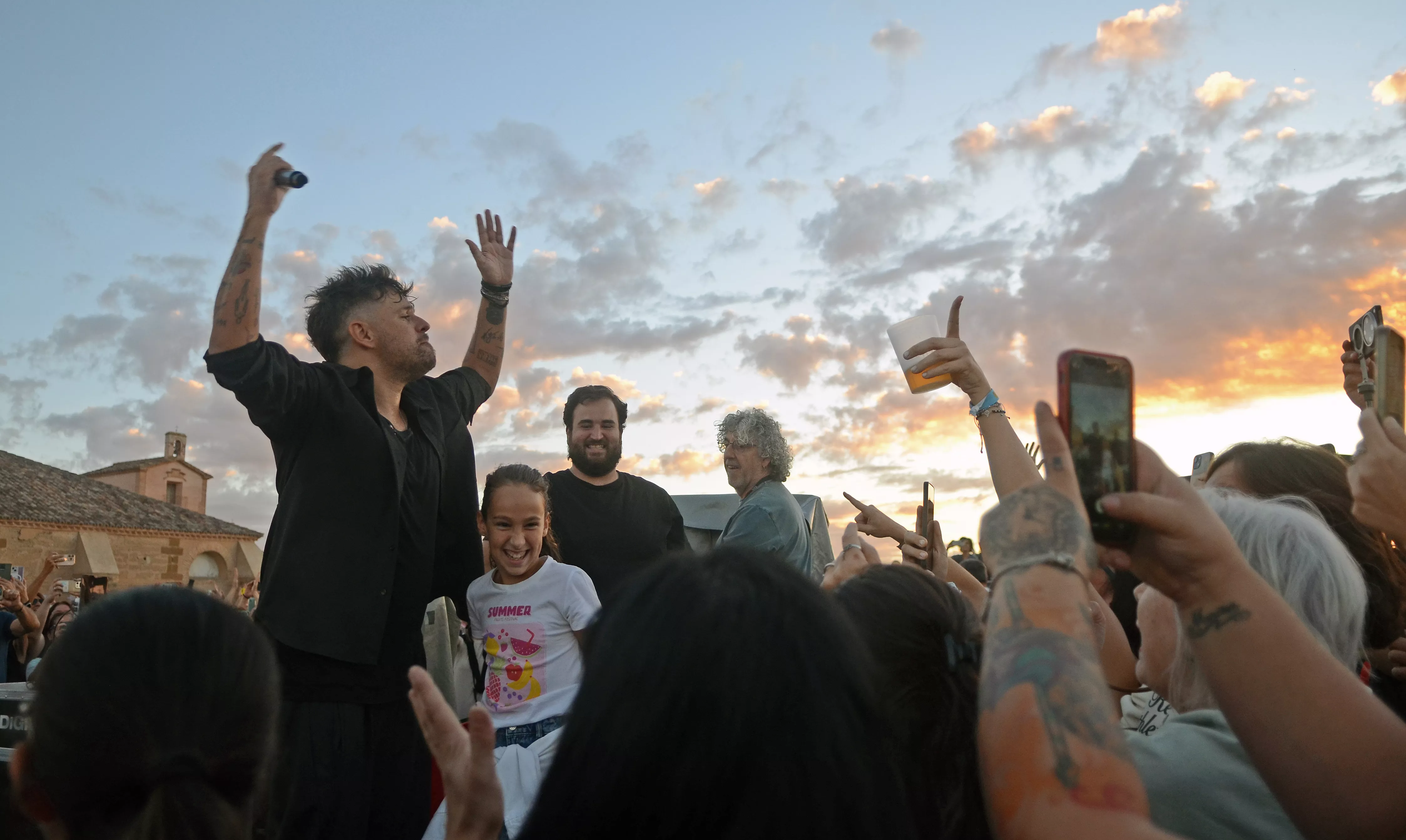 Pablo Lopez se integró en el público como uno más en La Cartuja de Nuestra Señora de las Fuentes