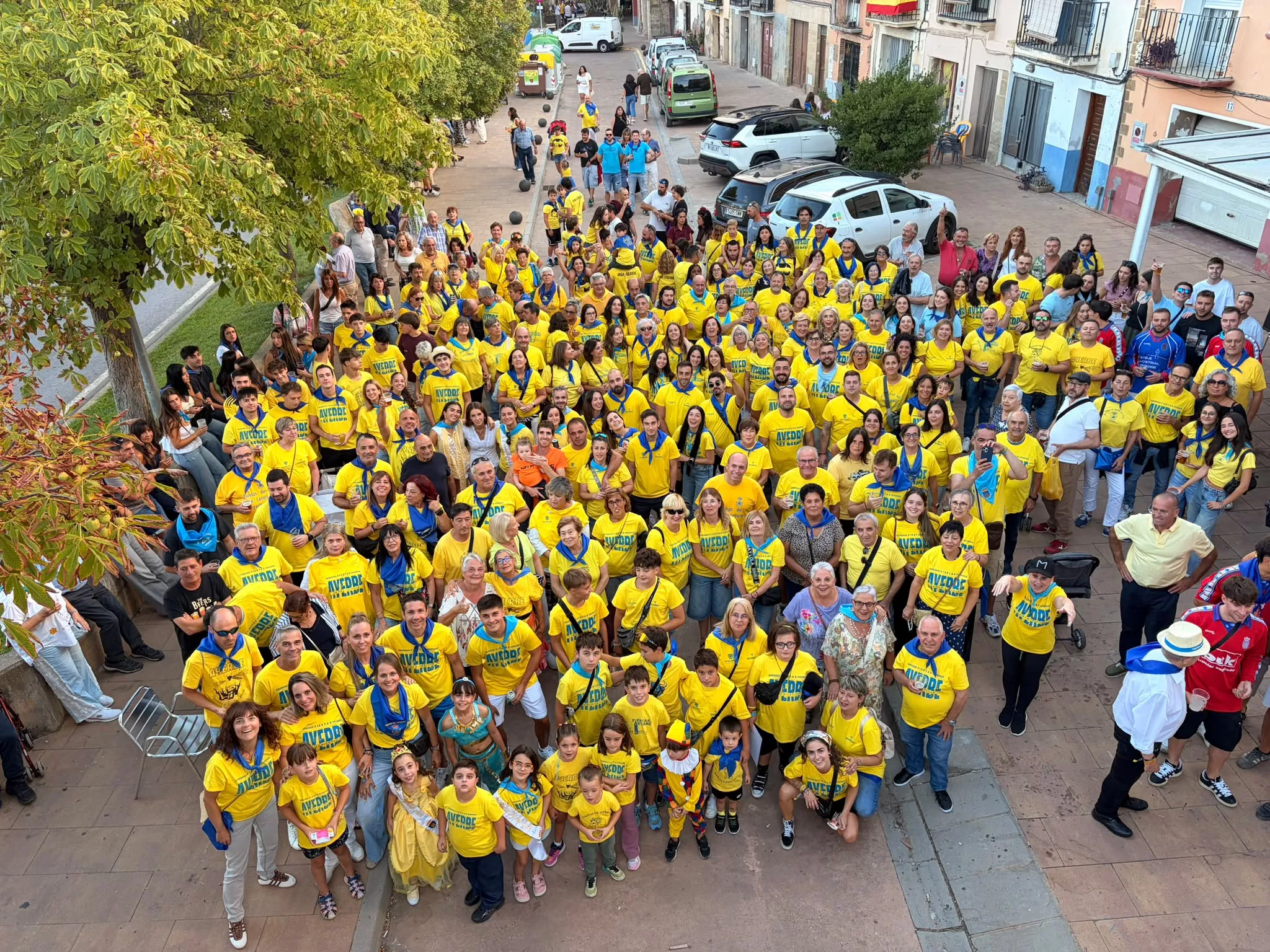 Foto amarilla en las fiestas de Ayerbe.
