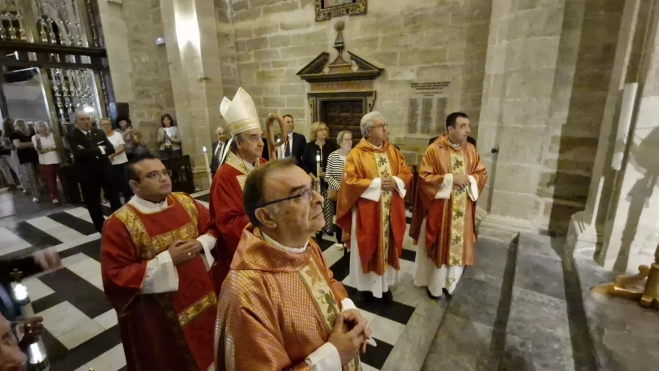 Ante la capilla del Cristo