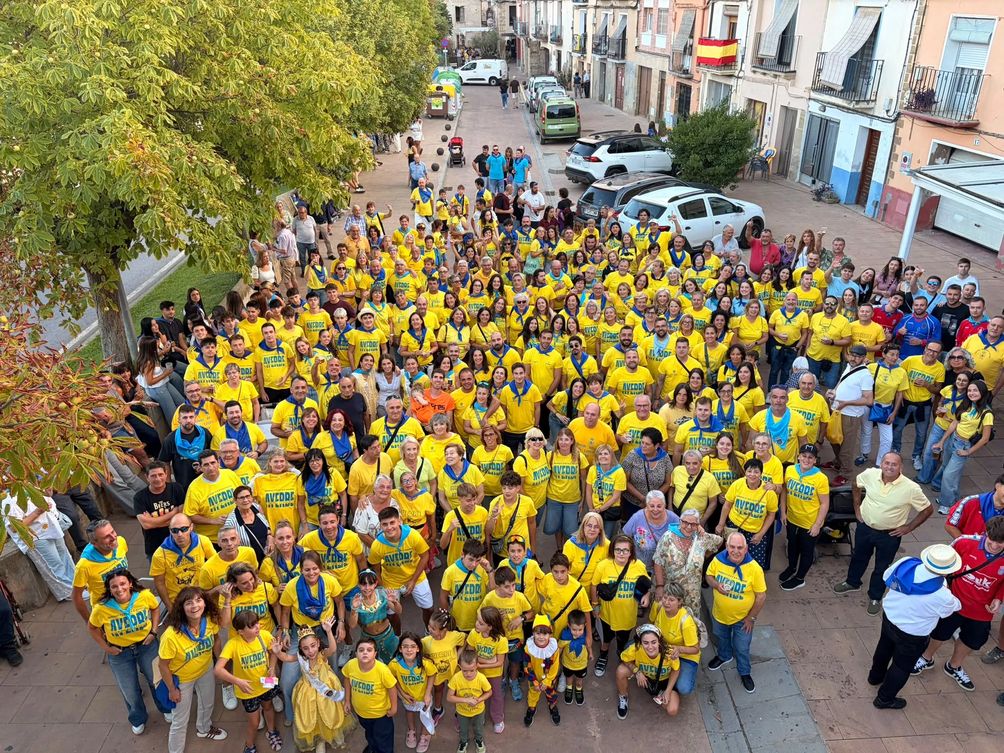 Ayerbe vuelve a reunirse en el Lazkorra para celebrar las fiestas de Santa Leticia de amarillo y azul.