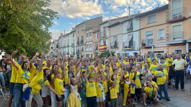 Participantes en la segunda edición de la foto amarilla en fiestas de Ayerbe. Foto Mercedes Manterola Participantes en la segunda edición de la foto amarilla en fiestas de Ayerbe. Foto Mercedes Manterola