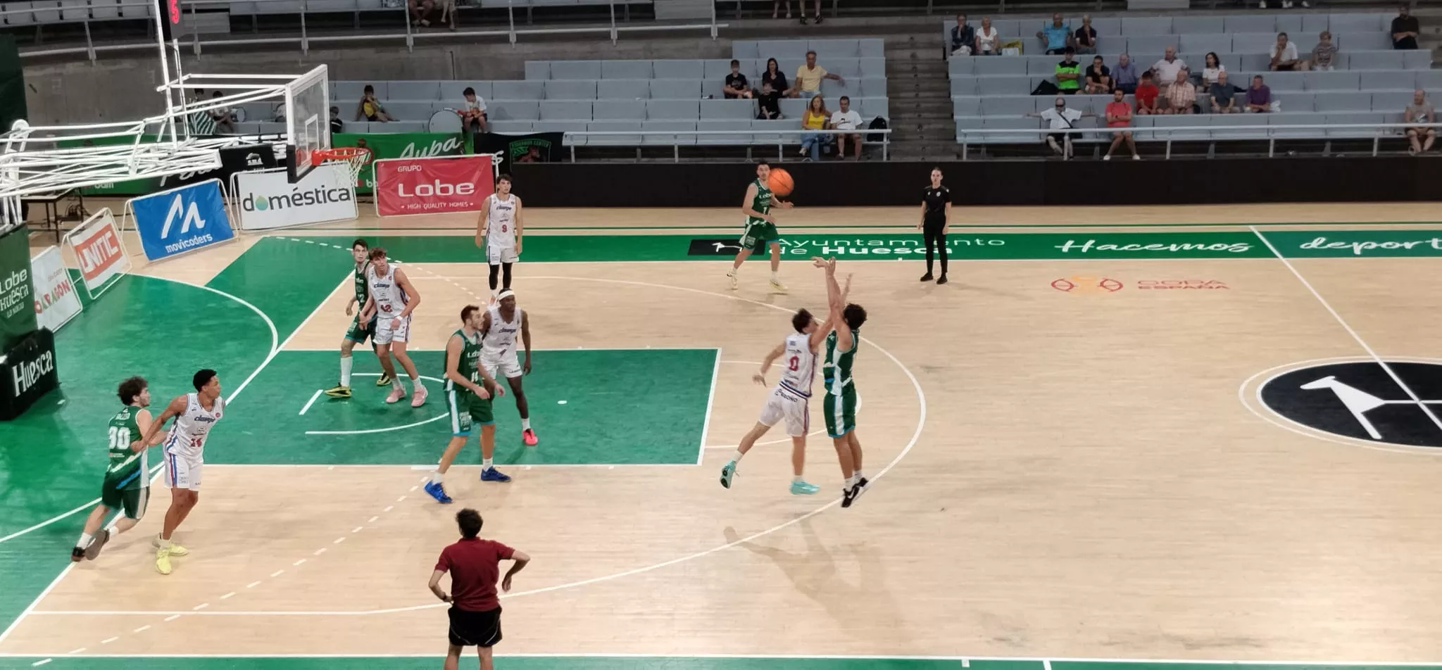 Franco tira un triple para Lobe Huesca la Magia