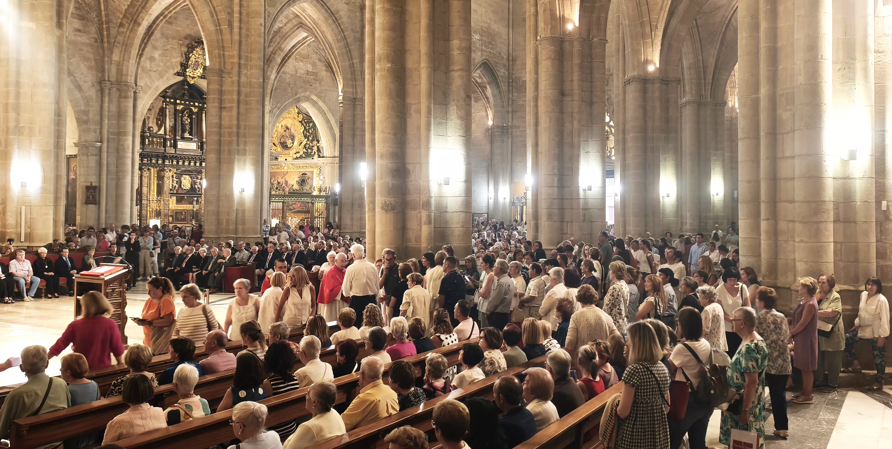 Festividad del Santo Cristo de los Milagros en la Catedral de Huesca.