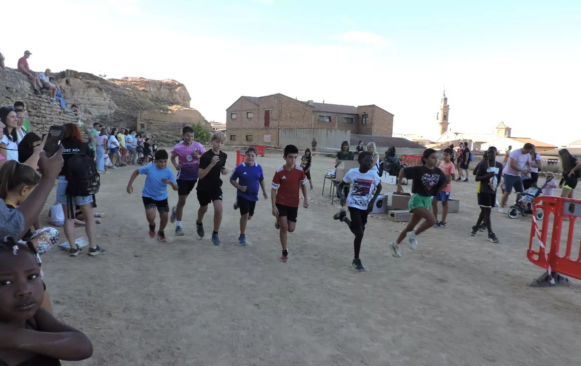 Carrera de niños y niñas de 12 y 13 años
