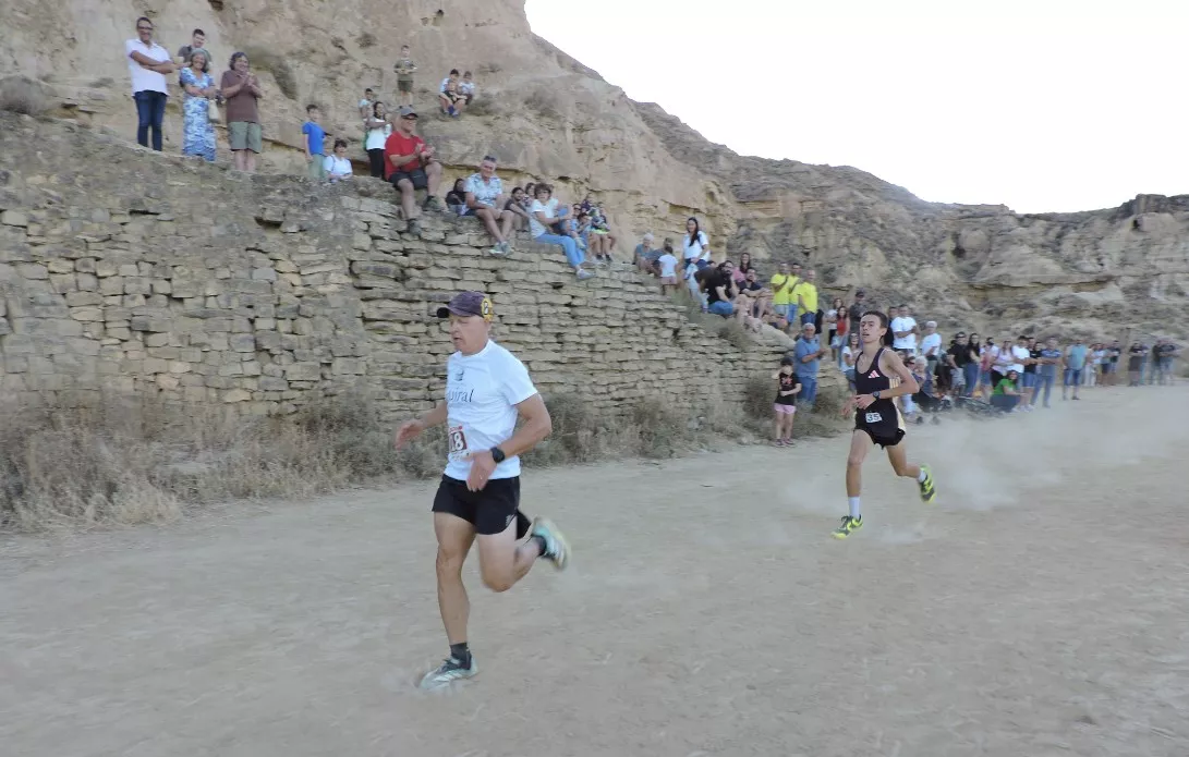 El Local Manolito ganando unaprima al joven Hugo Lorda