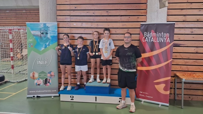 Izarbe Ara, en el podio de dobles mixtos Sub-13 de Lleida. Izarbe Ara, en el podio de dobles mixtos Sub-13 de Lleida.