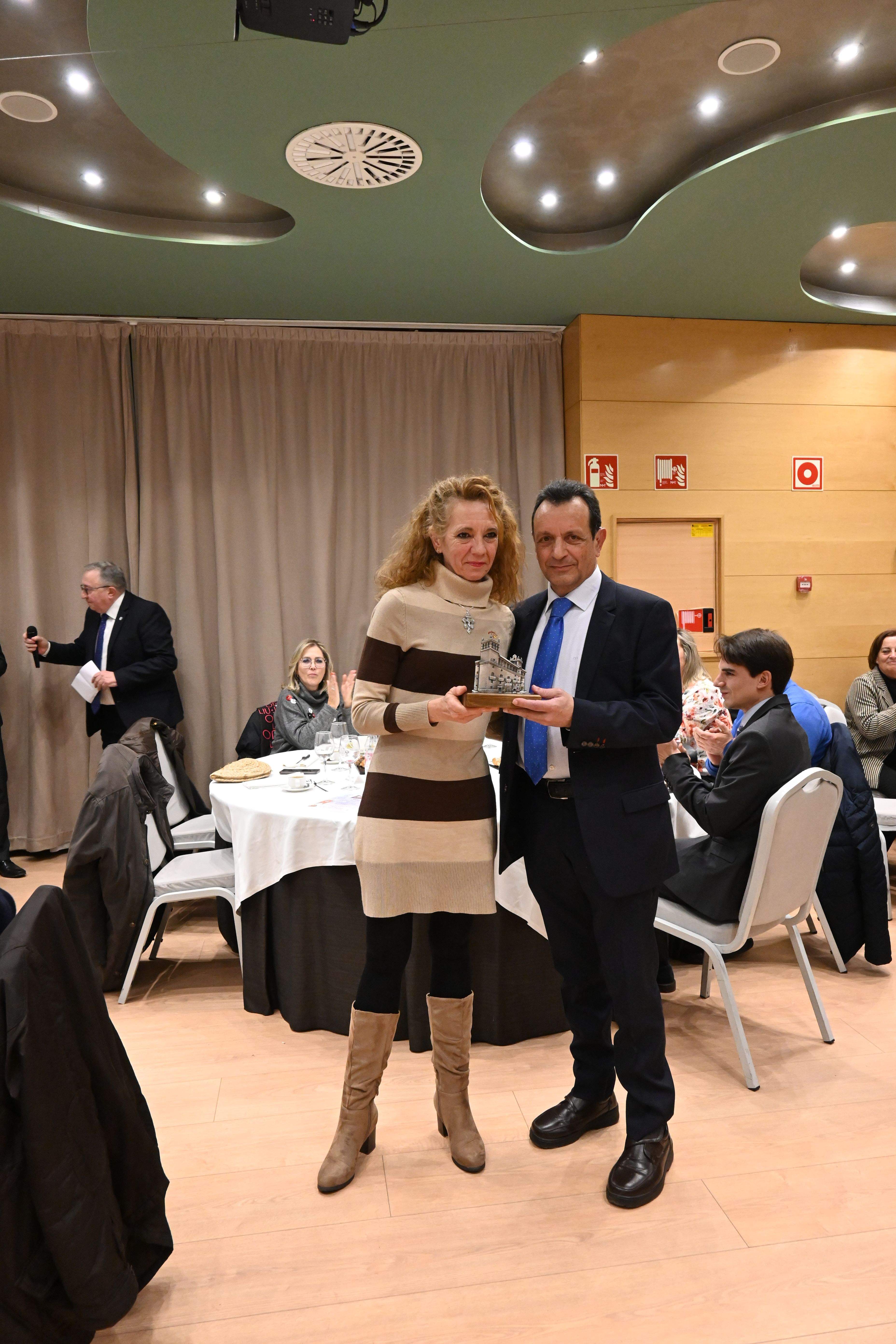 Un obsequio para la delegación segoviana.  Foto Carlos Jalle 