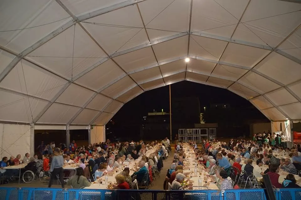 La cita reunirá el miércoles a 450 comensales en la carpa de Interpeñas, con paella y bebida por siete euros.