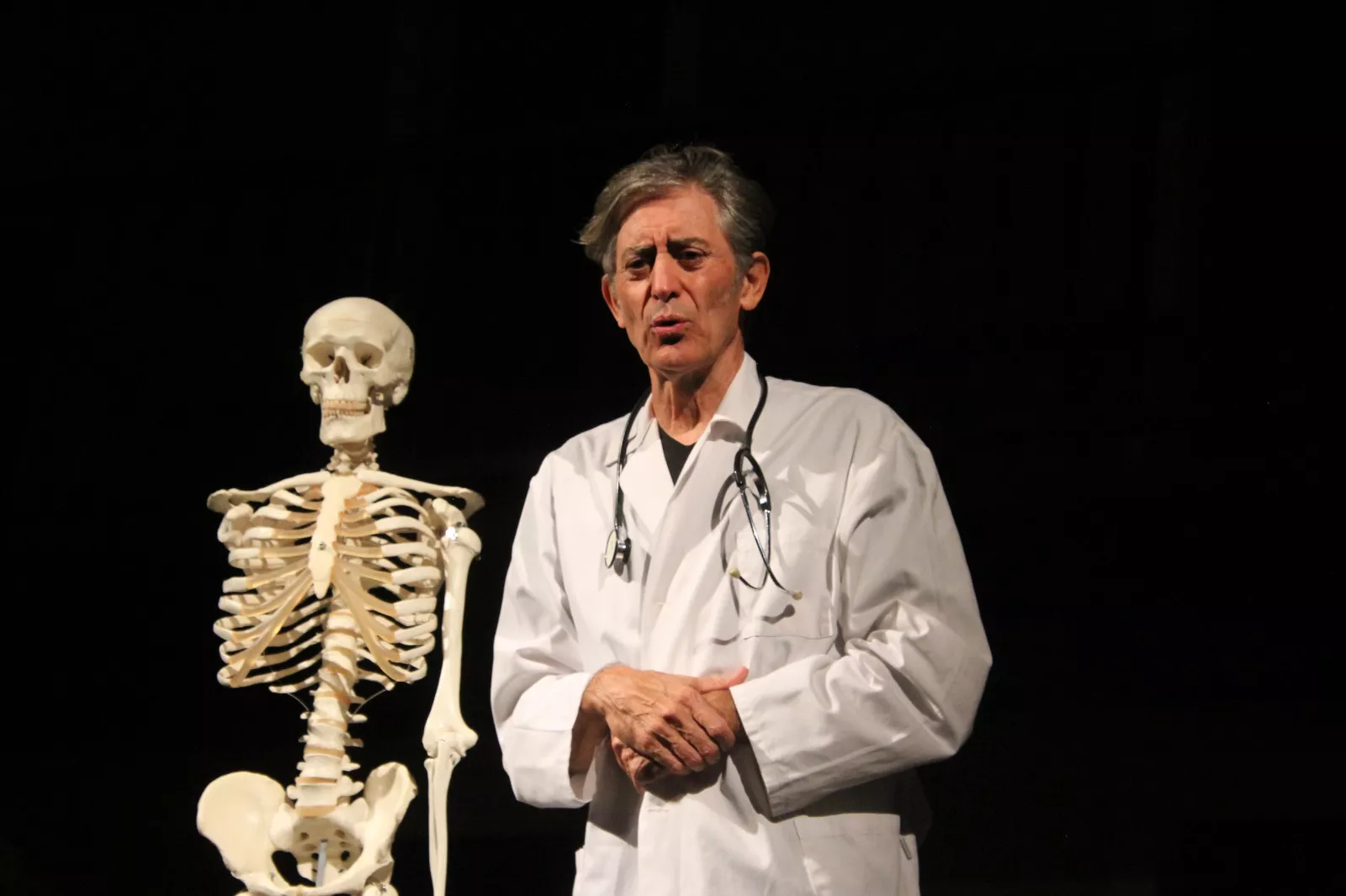 Jesús Peñas y el  Sr. Calaca en Robres. Foto Carlos Neofato