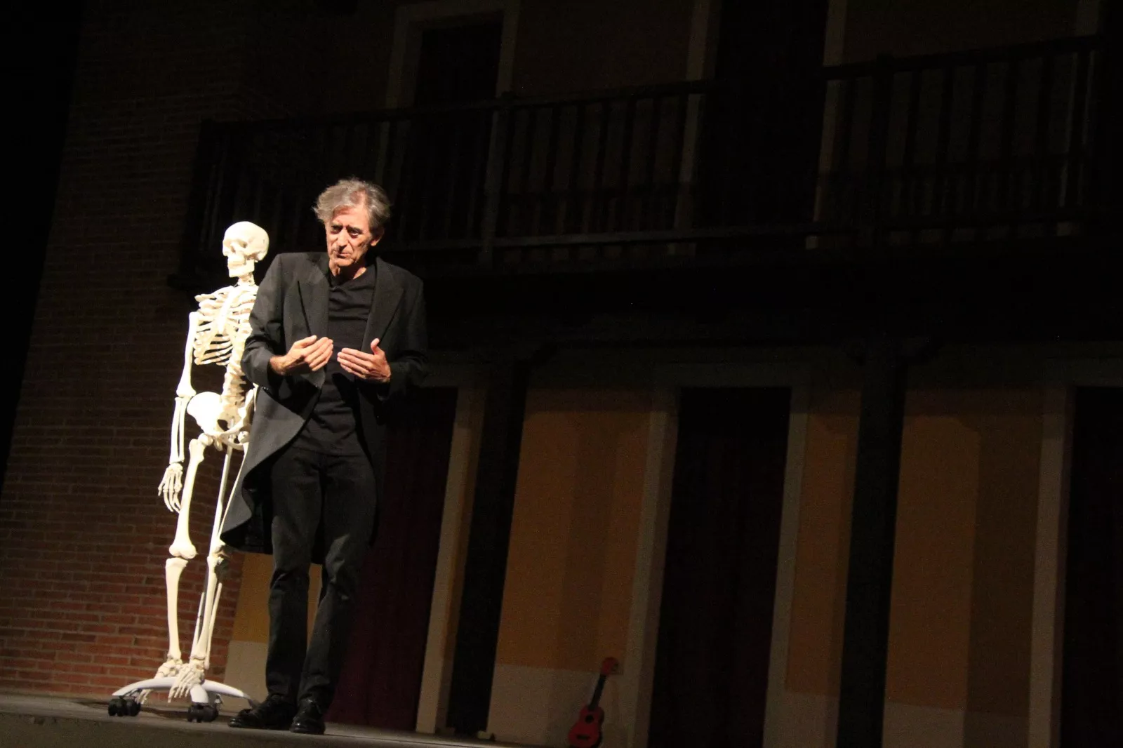 Jesús Peñas y el  Sr. Calaca en Robres. Foto Carlos Neofato