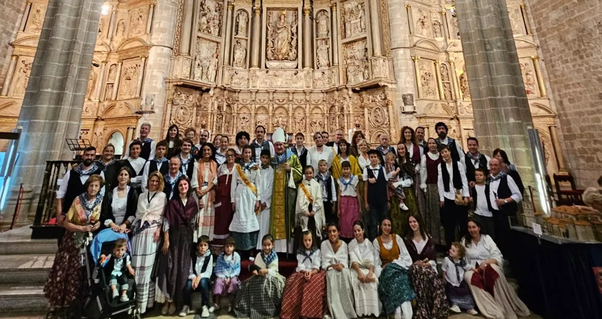 Celebración de la misa en la Catedral de Barbastro con motivo de las fiestas del Entremuro