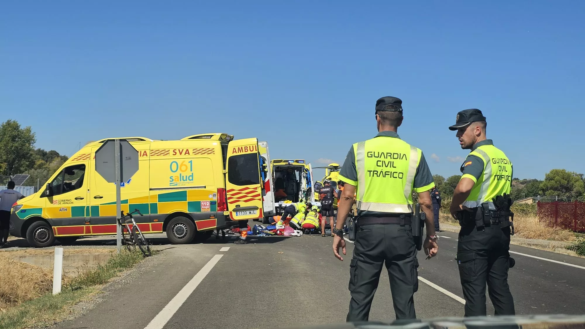 Escenario de accidente con las fuerzas que han auxiliado al ciclista