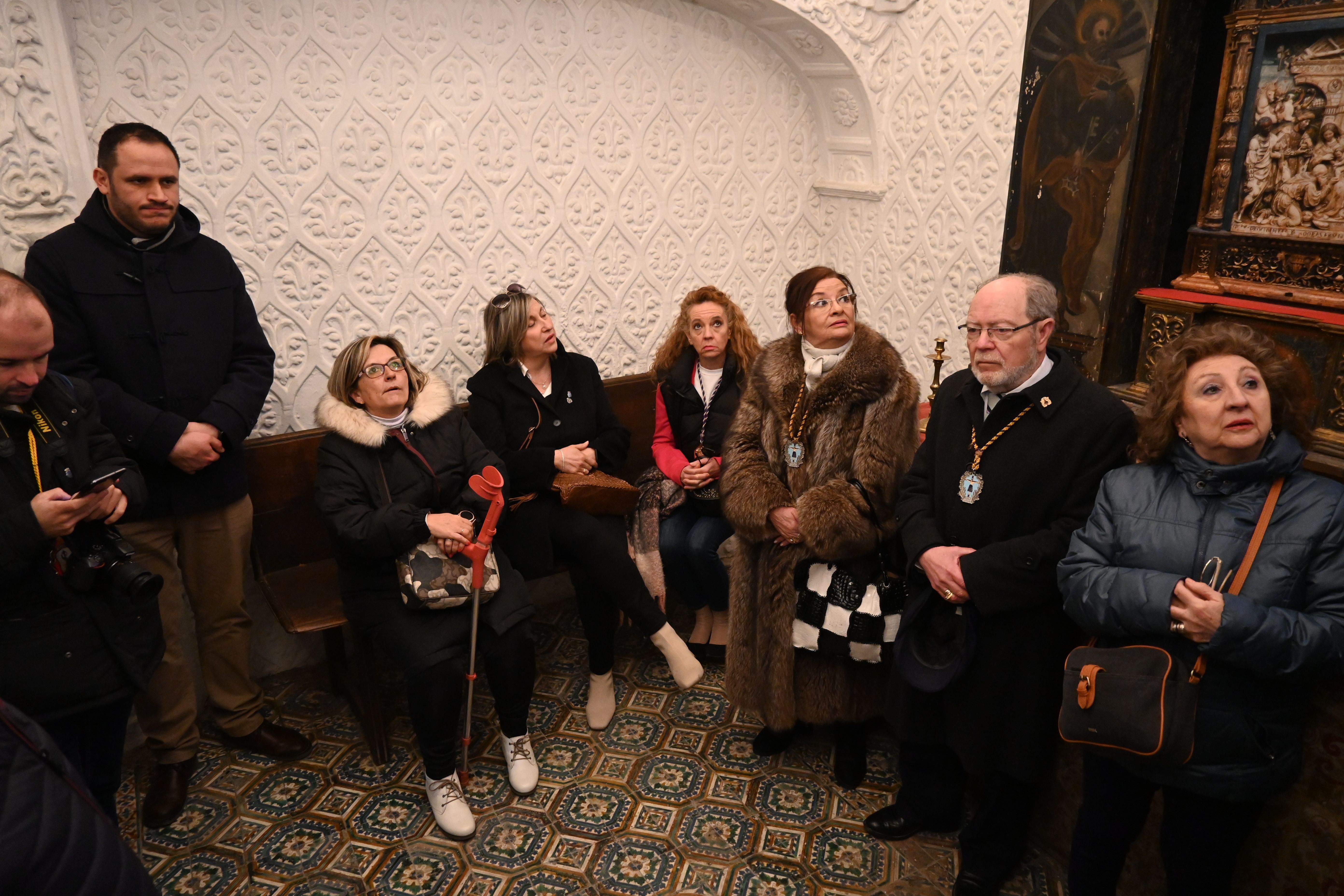 En el interior del óculo del retablo de la Catedral. Foto Carlos Jalle 