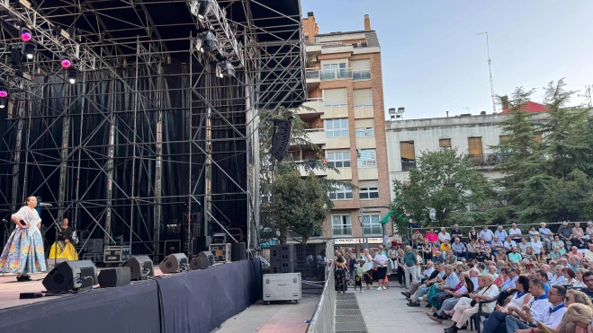 Muchísimo público en la tarde folclórica de fiestas de Binéfar Muchísimo público en la tarde folclórica de fiestas de Binéfar