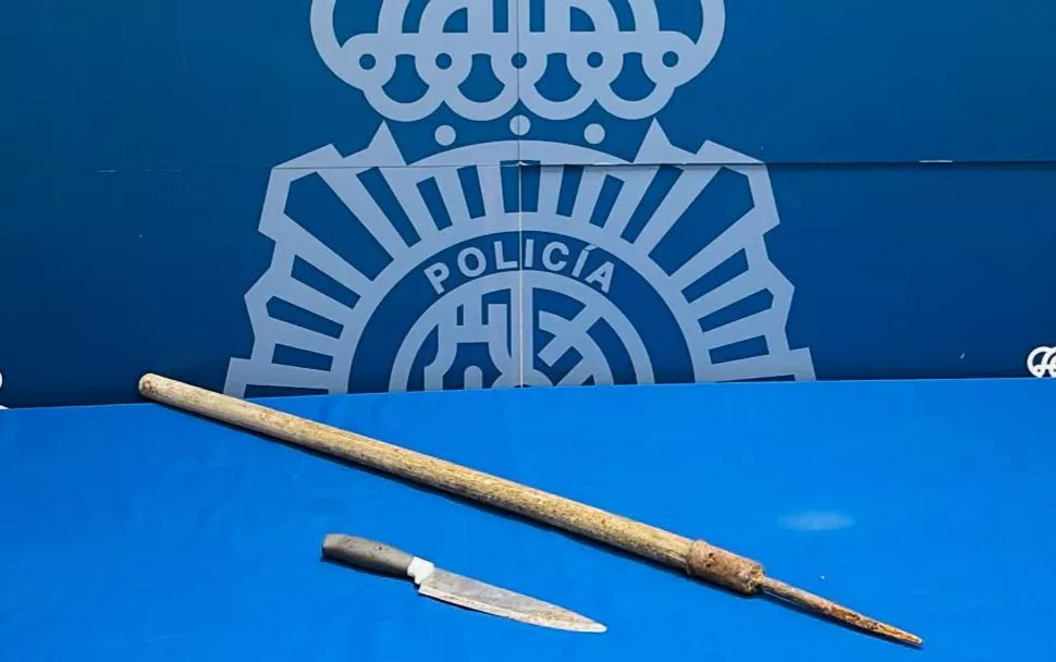 Detenido en Huesca tras amenazar a su familia con un cuchillo y una lanza.
