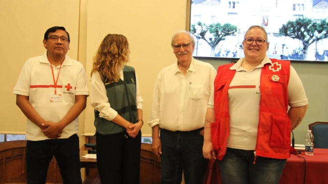 Charla de De Uña y la Guardia Civil sobre el suicidio organizada por Cruz Roja. Foto Carlos Neofato Charla de De Uña y la Guardia Civil sobre el suicidio organizada por Cruz Roja. Foto Carlos Neofato
