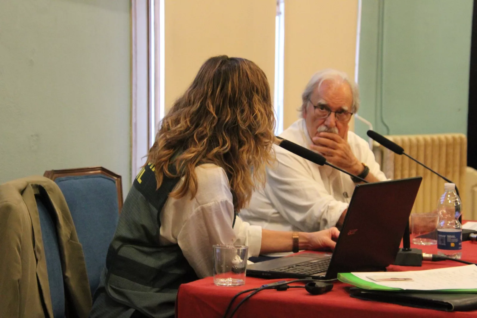 Charla de De Uña y la Guardia Civil sobre el suicidio organizada por Cruz Roja. Foto Carlos Neofato