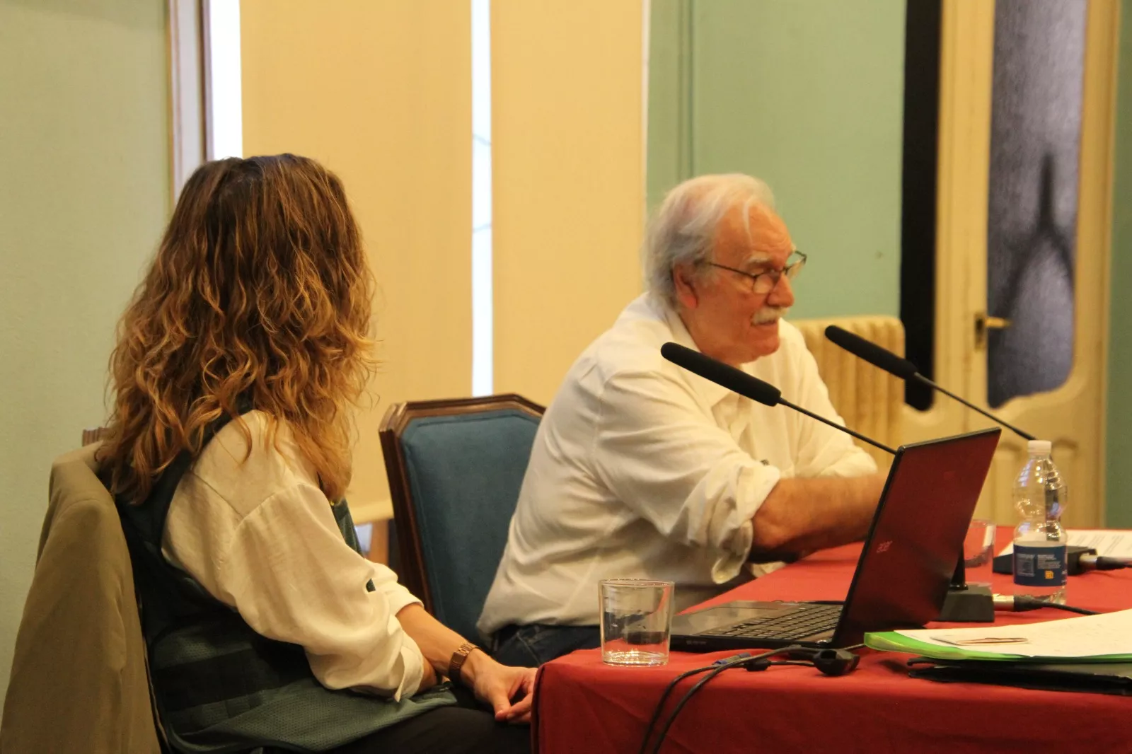 Charla de De Uña y la Guardia Civil sobre el suicidio organizada por Cruz Roja. Foto Carlos Neofato