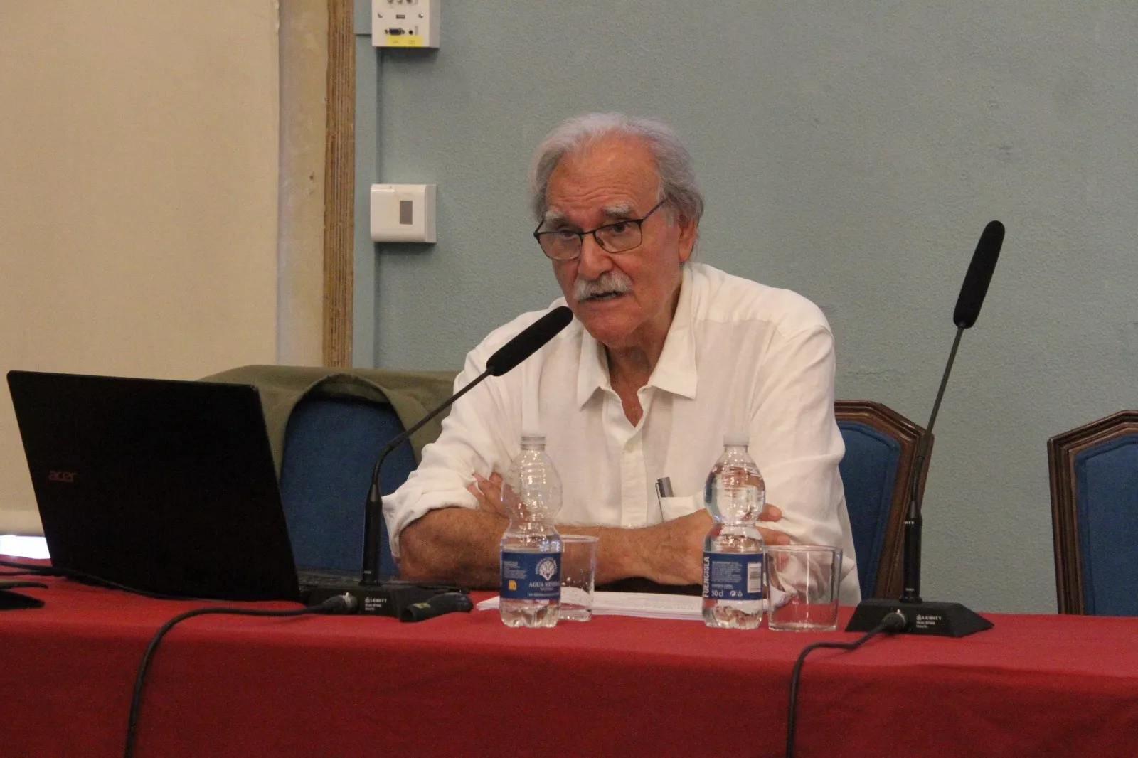 Miguel Ángel de Uña. Charla de De Uña y la Guardia Civil sobre el suicidio organizada por Cruz Roja. Foto Carlos Neofato